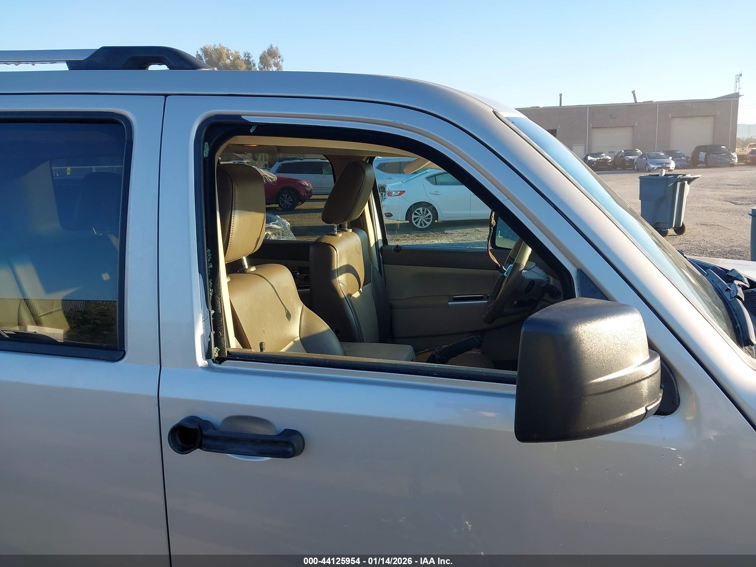JEEP LIBERTY image 6