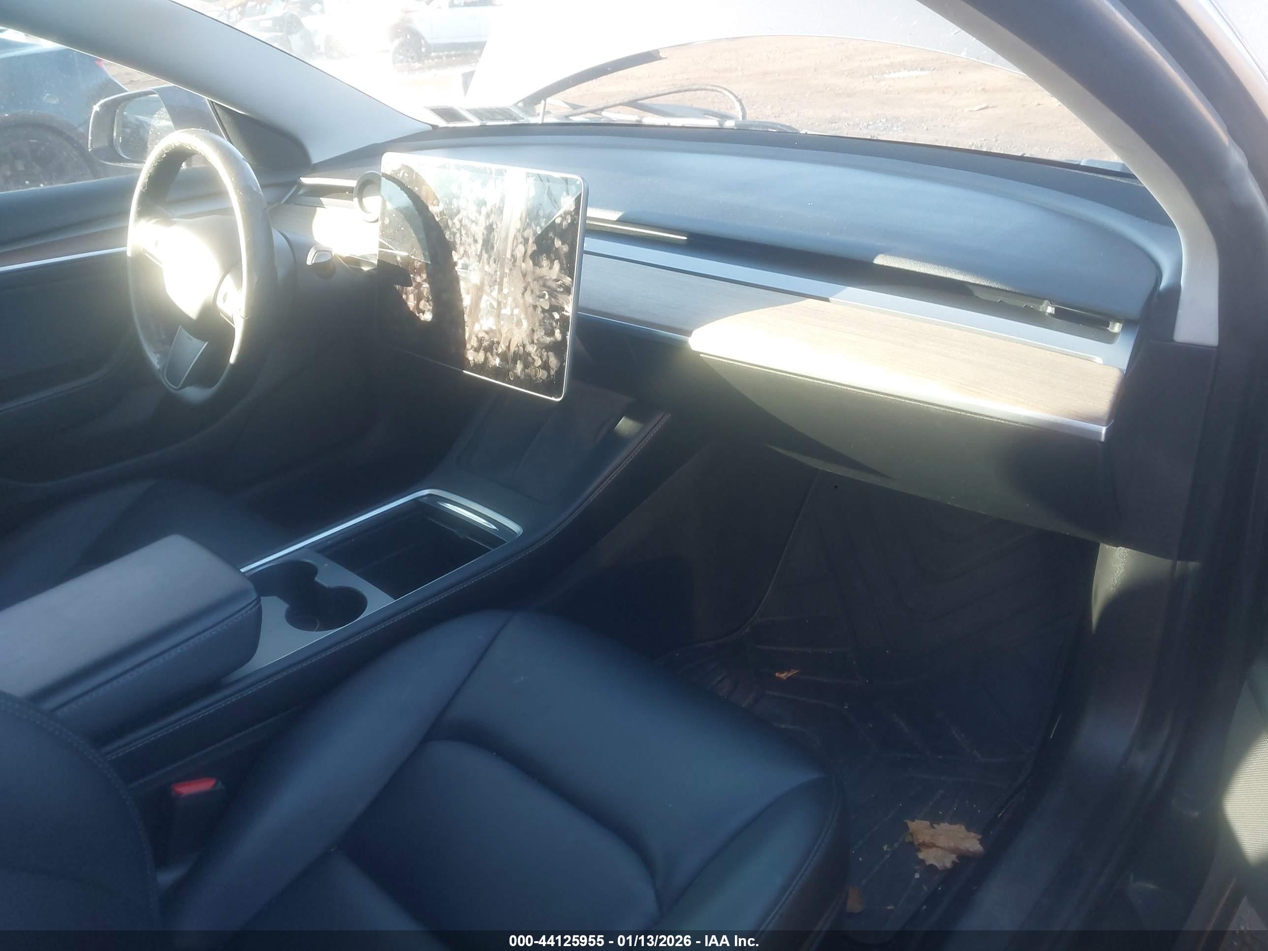 TESLA MODEL image 5