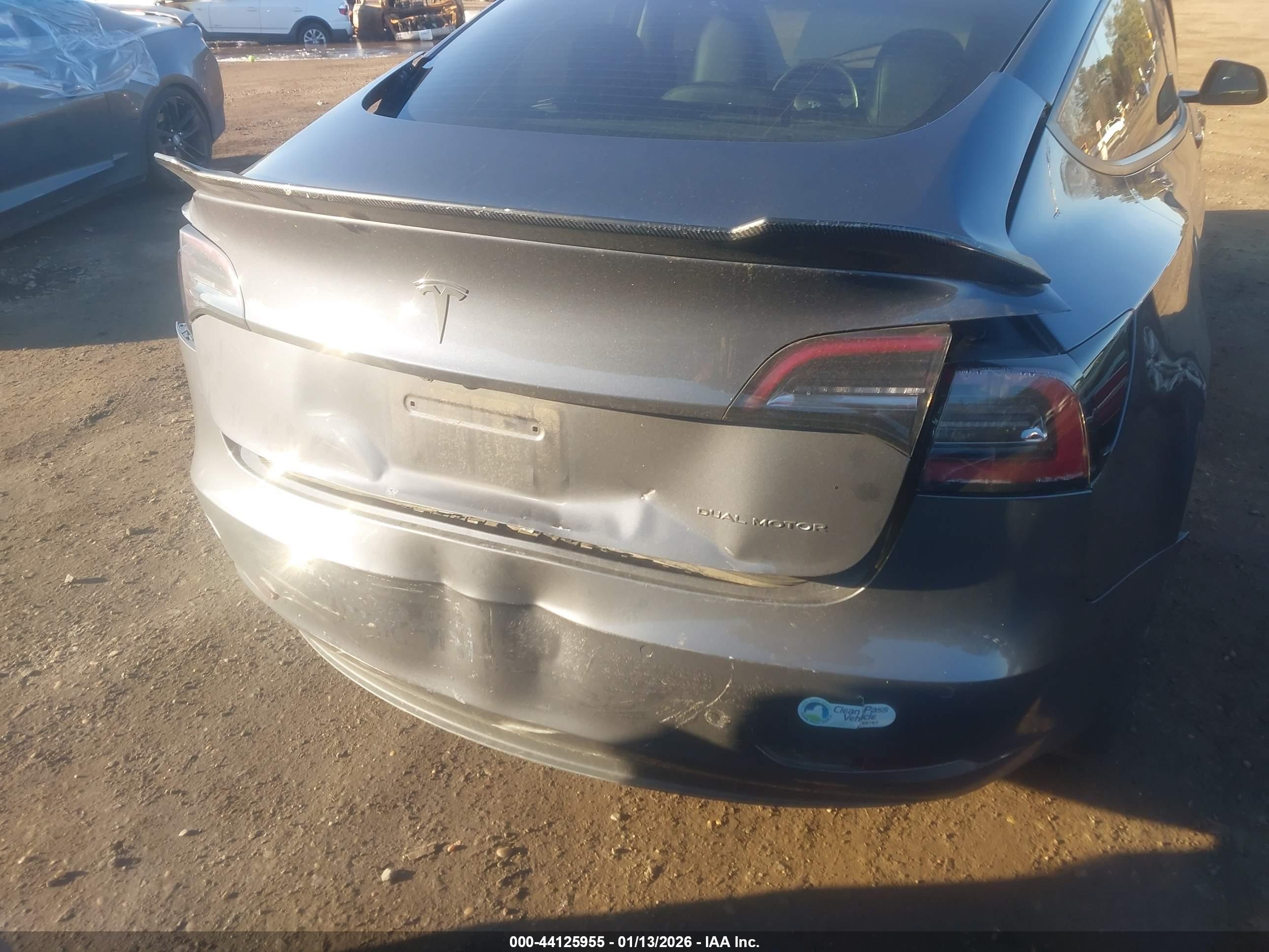 TESLA MODEL image 6