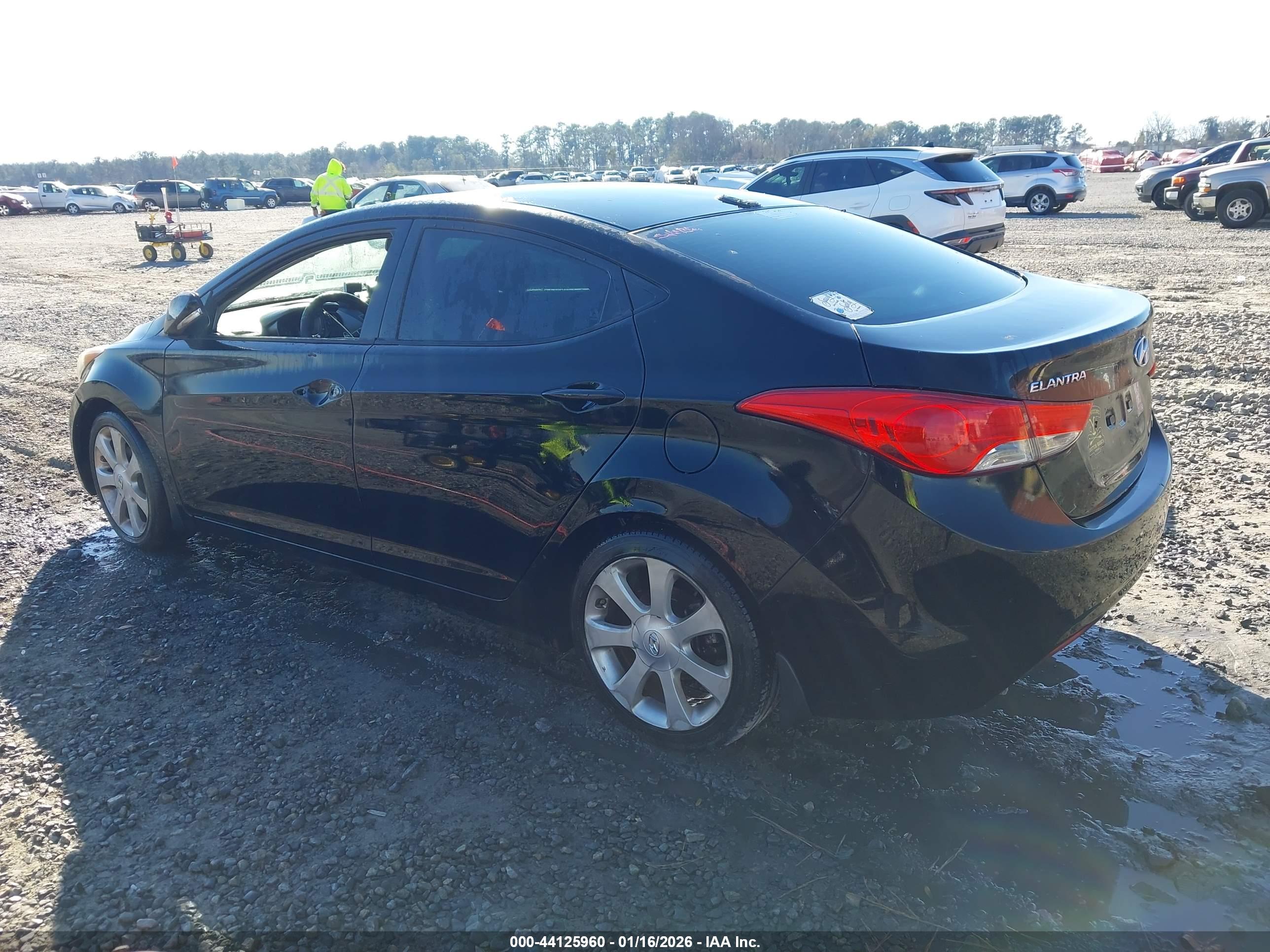 HYUNDAI ELANTRA image 3