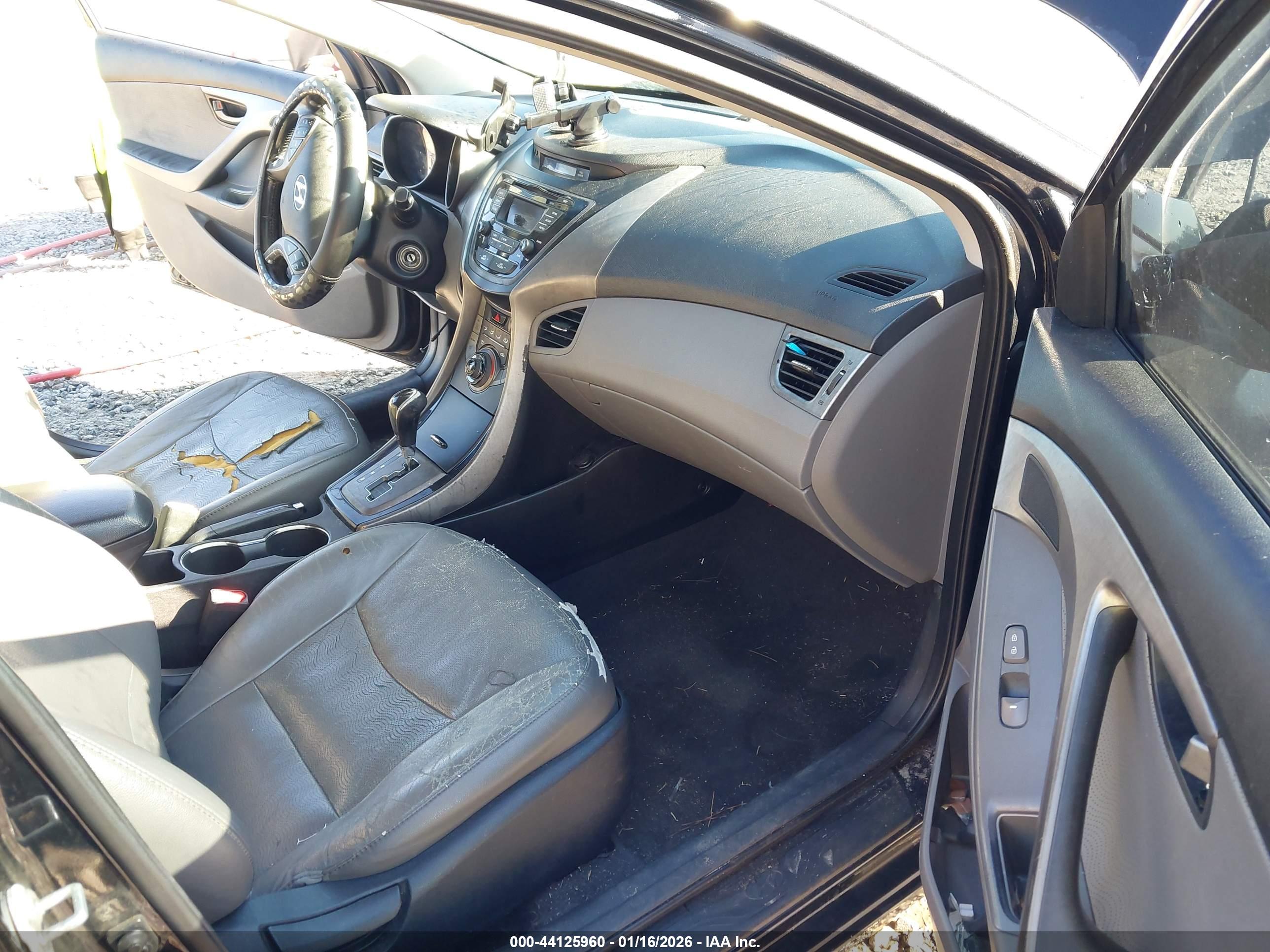 HYUNDAI ELANTRA image 5