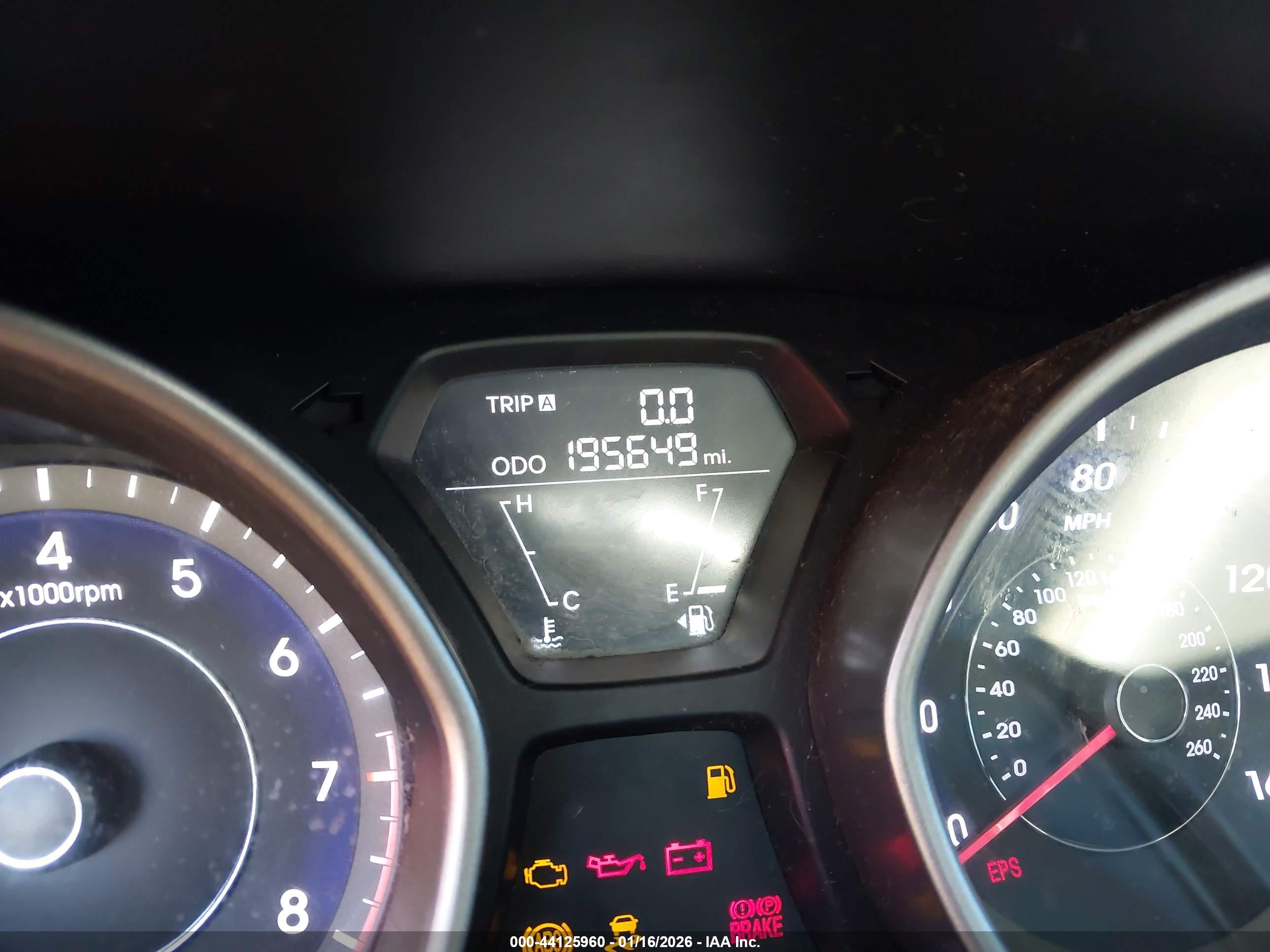 HYUNDAI ELANTRA image 7