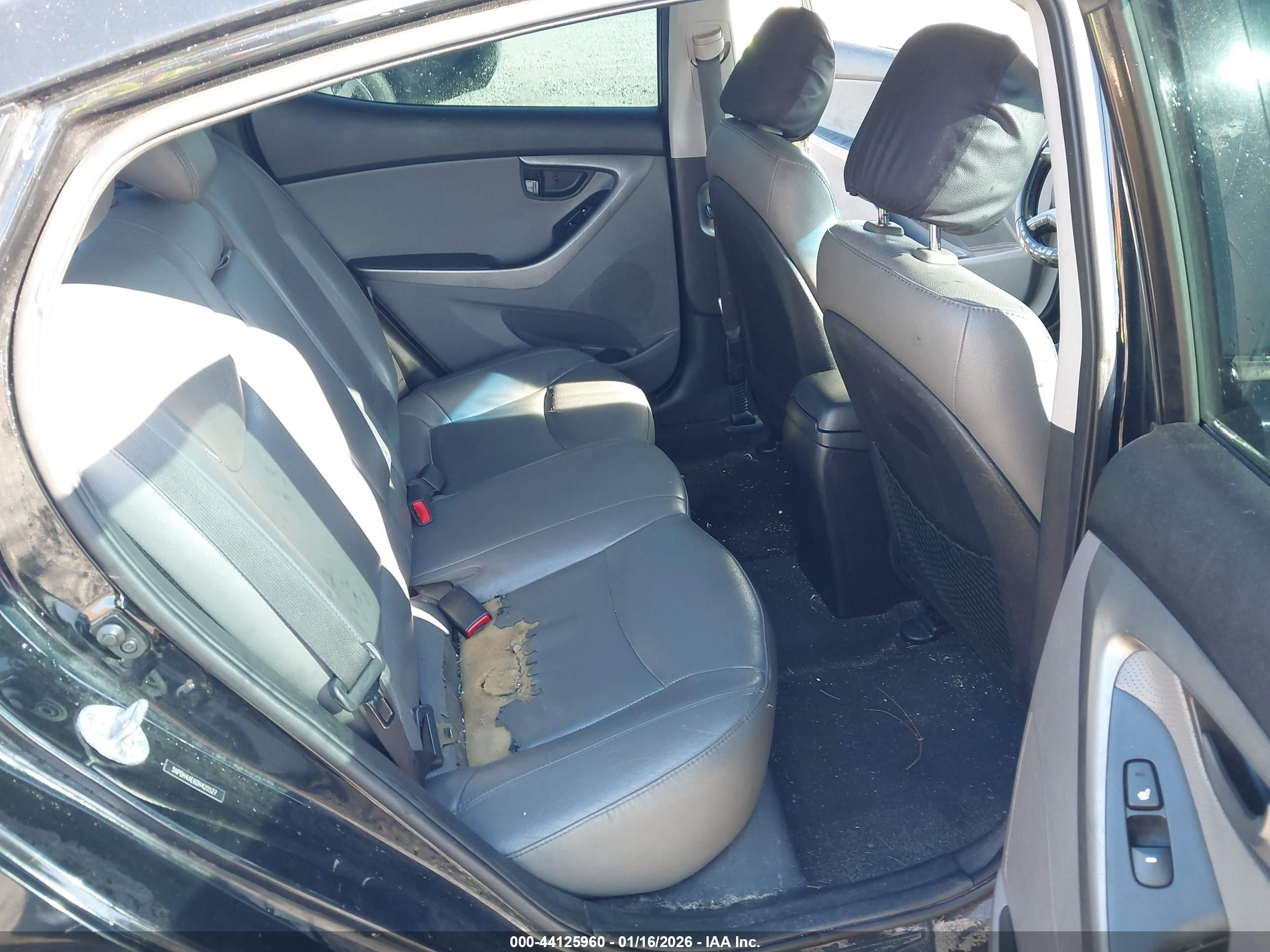 HYUNDAI ELANTRA image 8