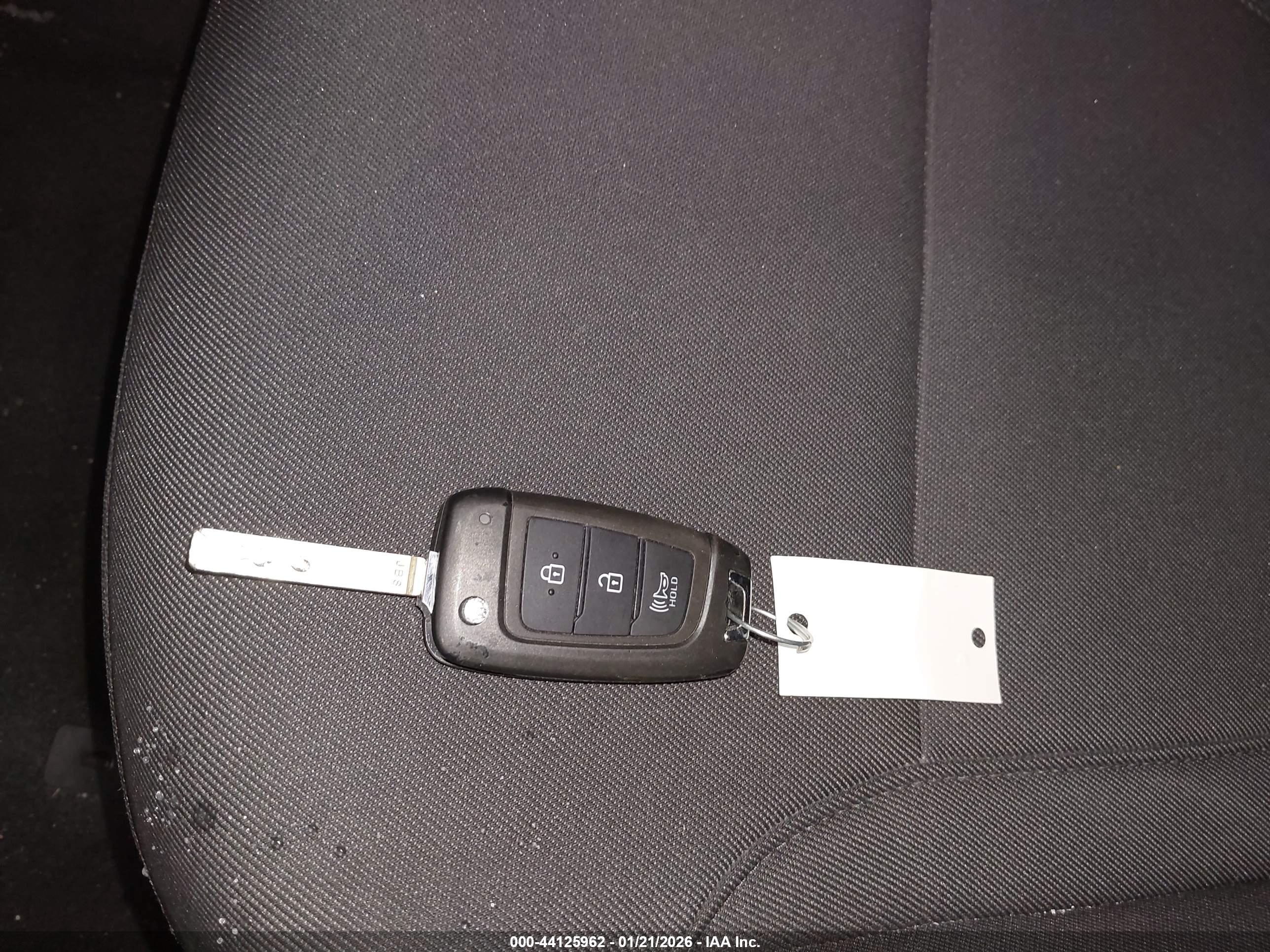 HYUNDAI TUCSON image 11