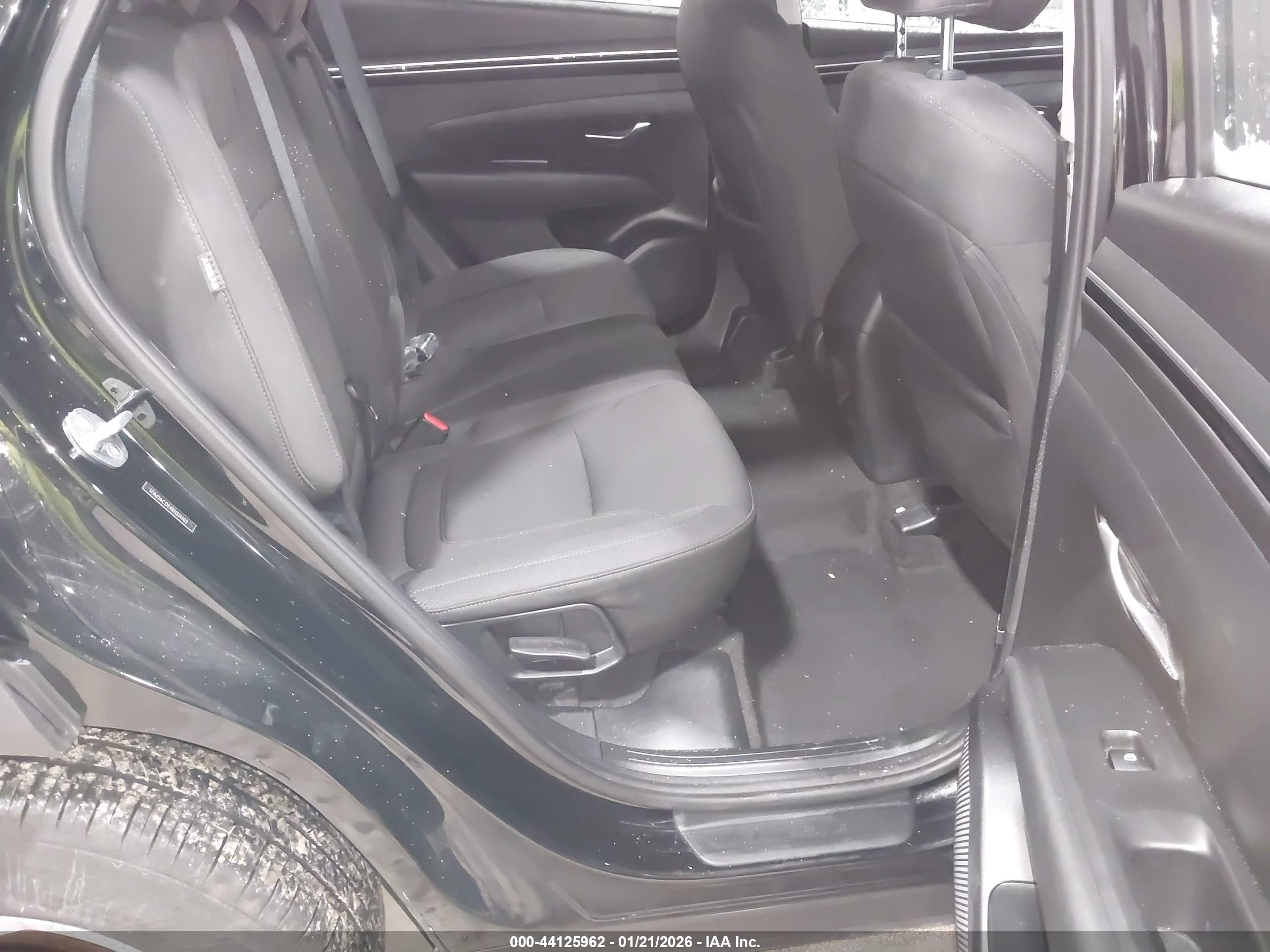 HYUNDAI TUCSON image 8