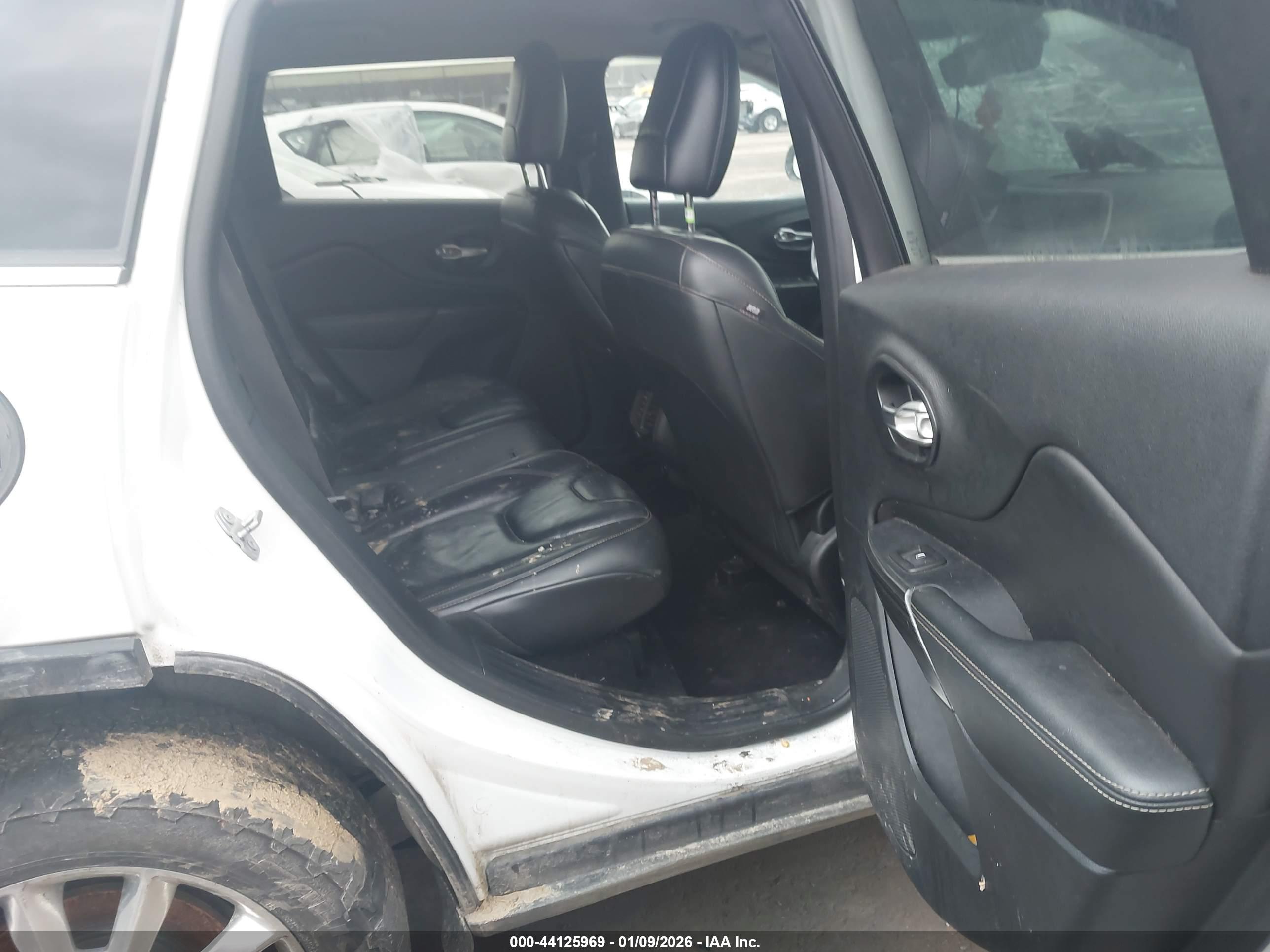 JEEP CHEROKEE image 8