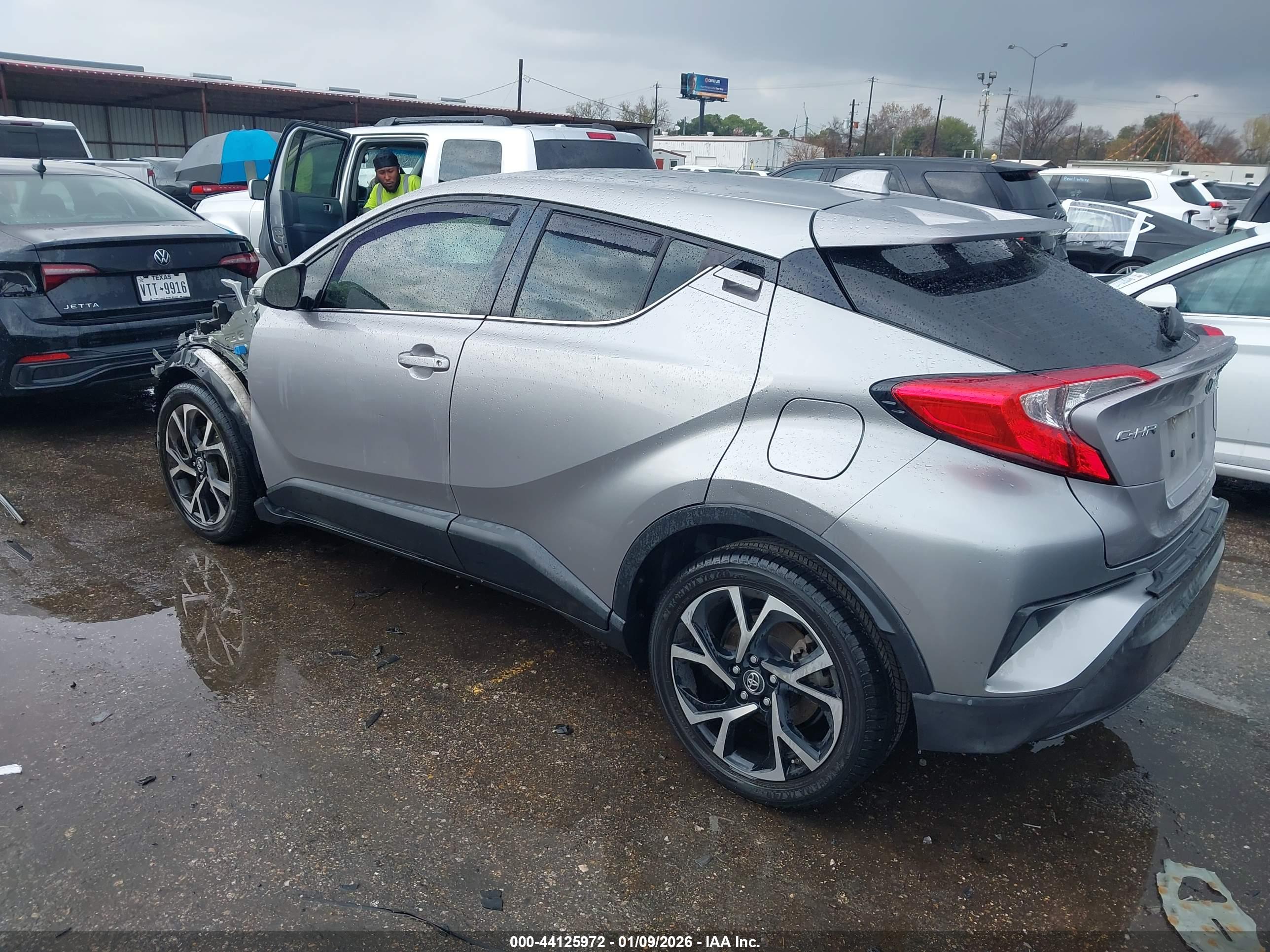 TOYOTA C-HR image 3