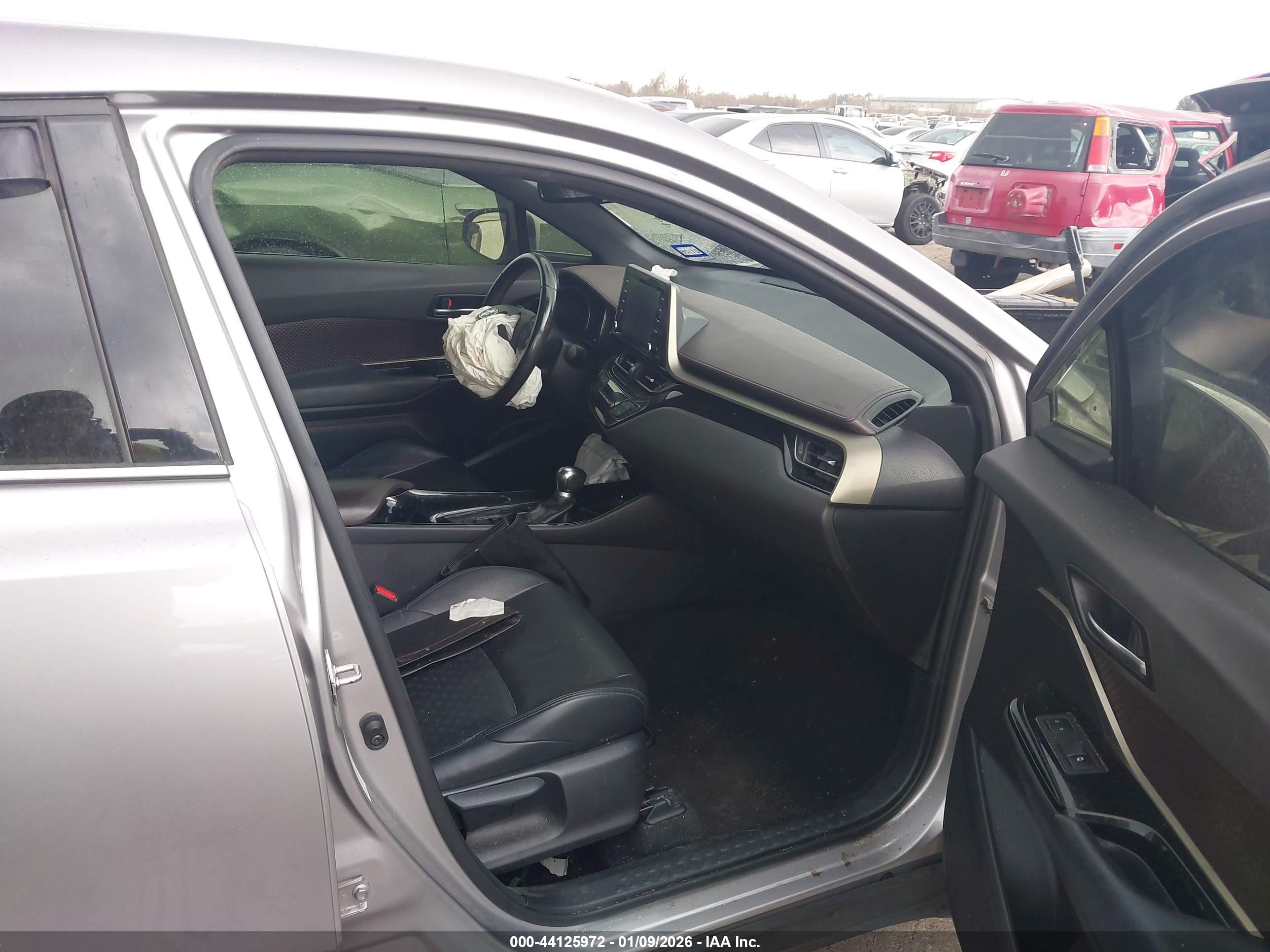 TOYOTA C-HR image 5