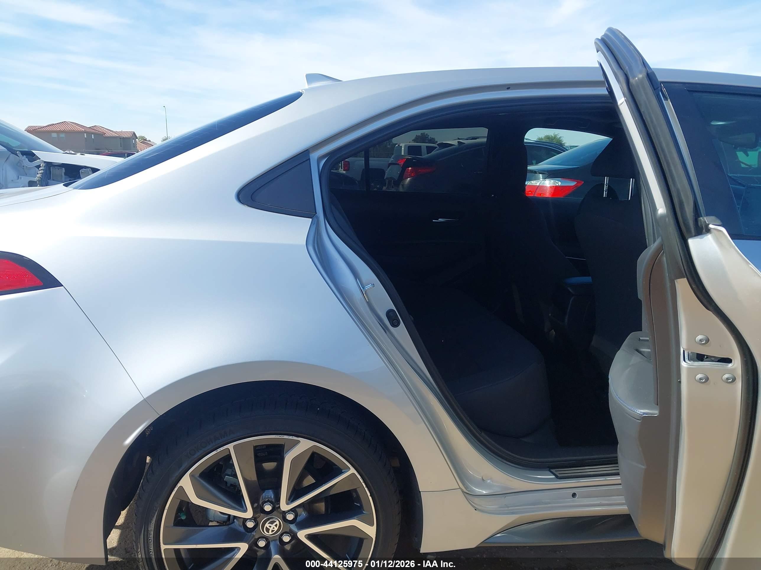 TOYOTA COROLLA image 8