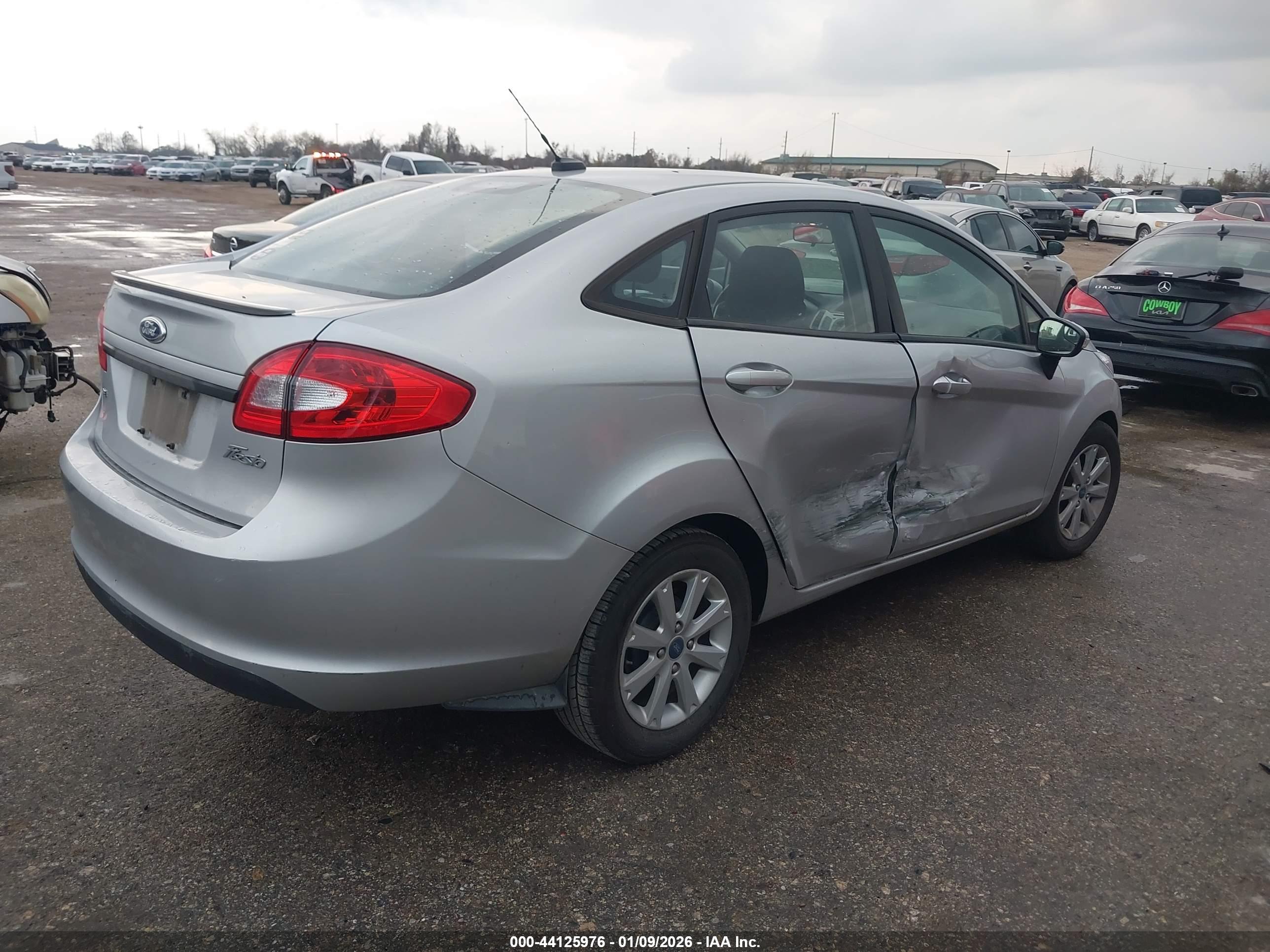 FORD FIESTA image 4