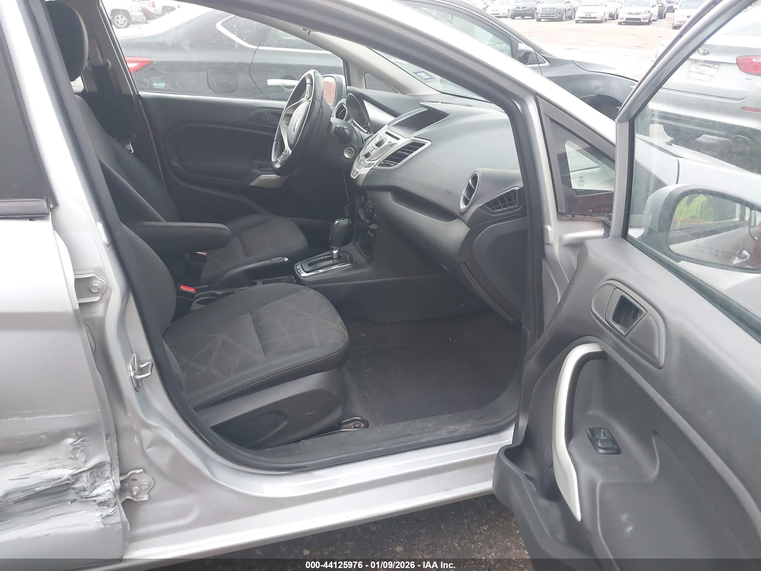 FORD FIESTA image 5