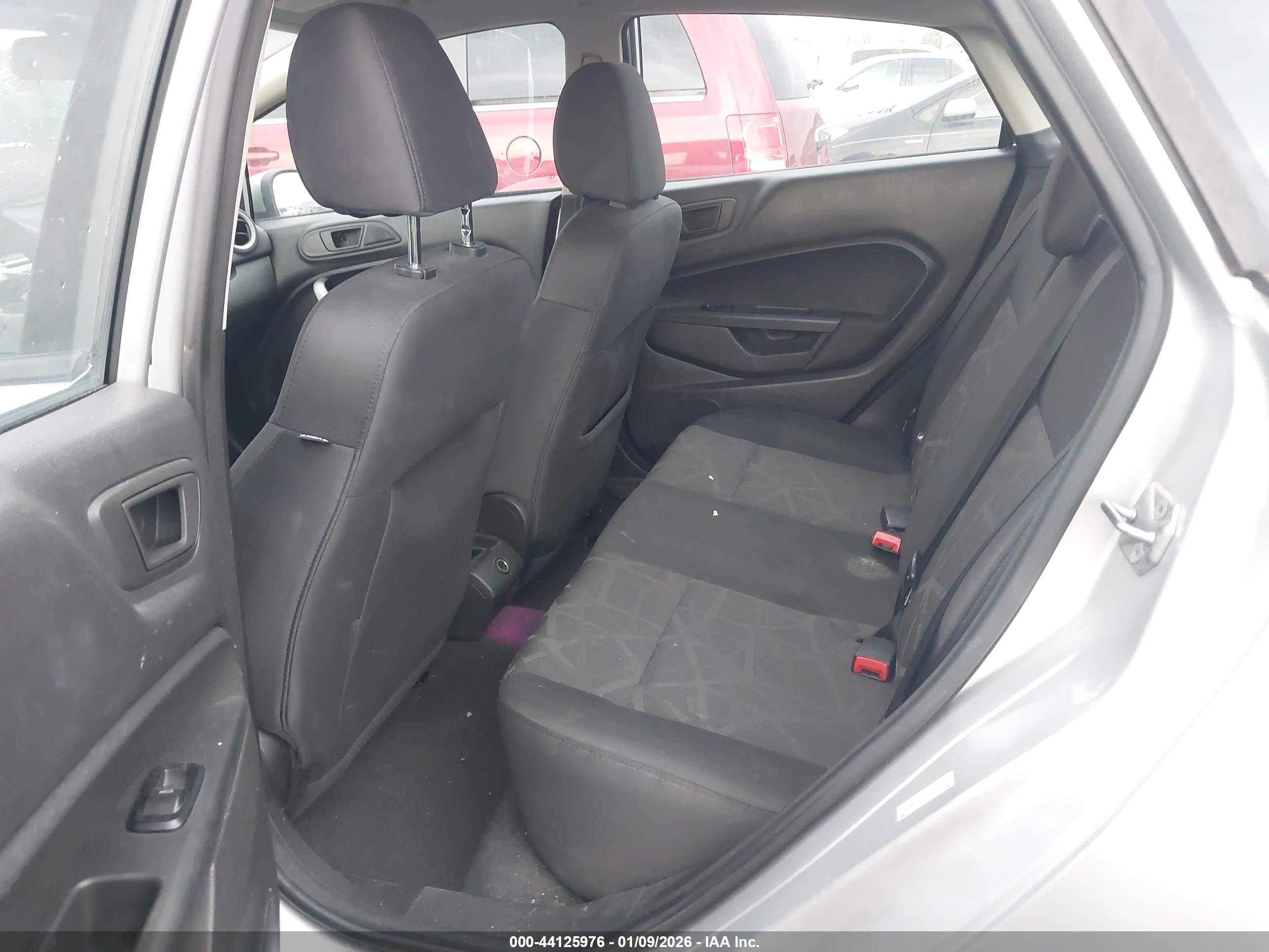 FORD FIESTA image 8