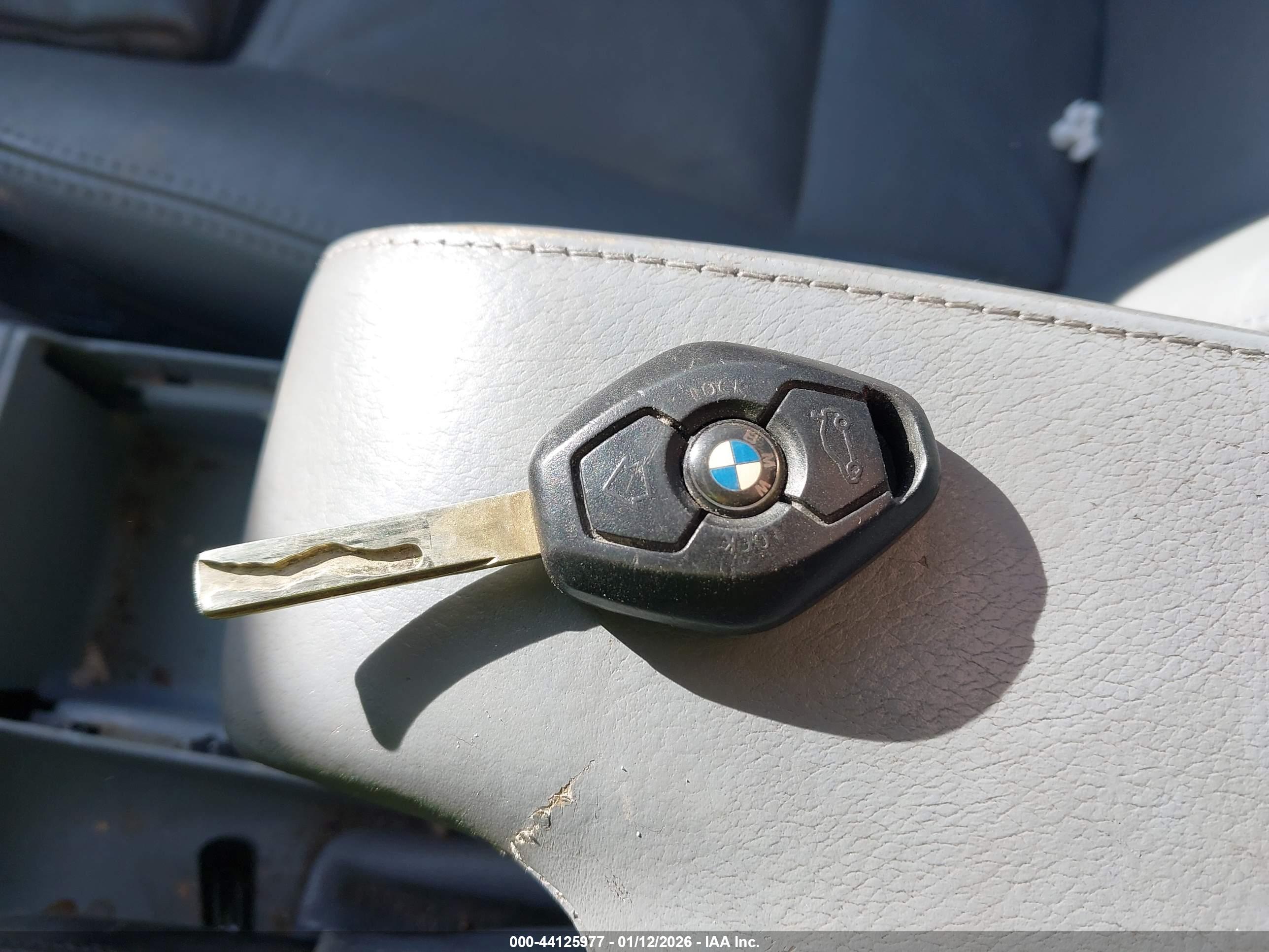 BMW 330XI image 11