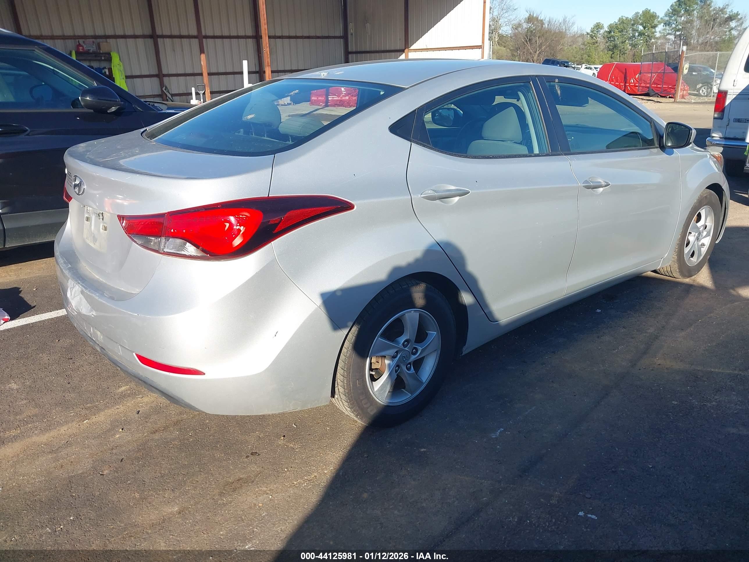 HYUNDAI ELANTRA image 4