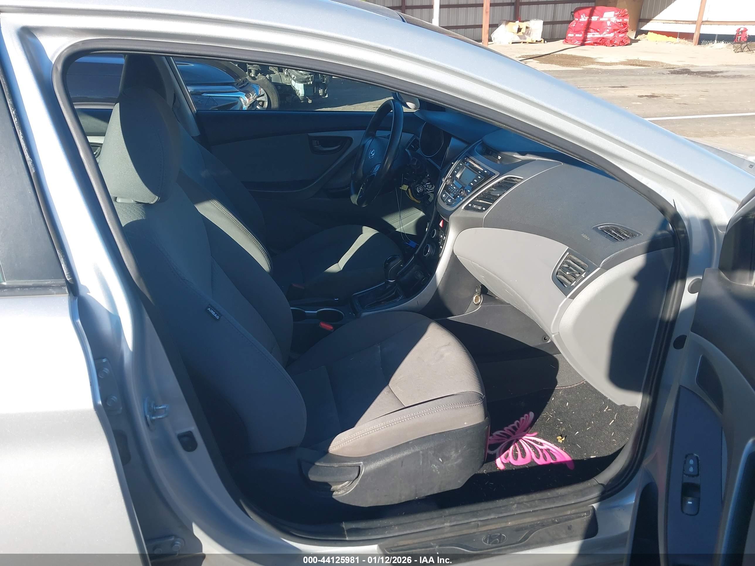HYUNDAI ELANTRA image 5