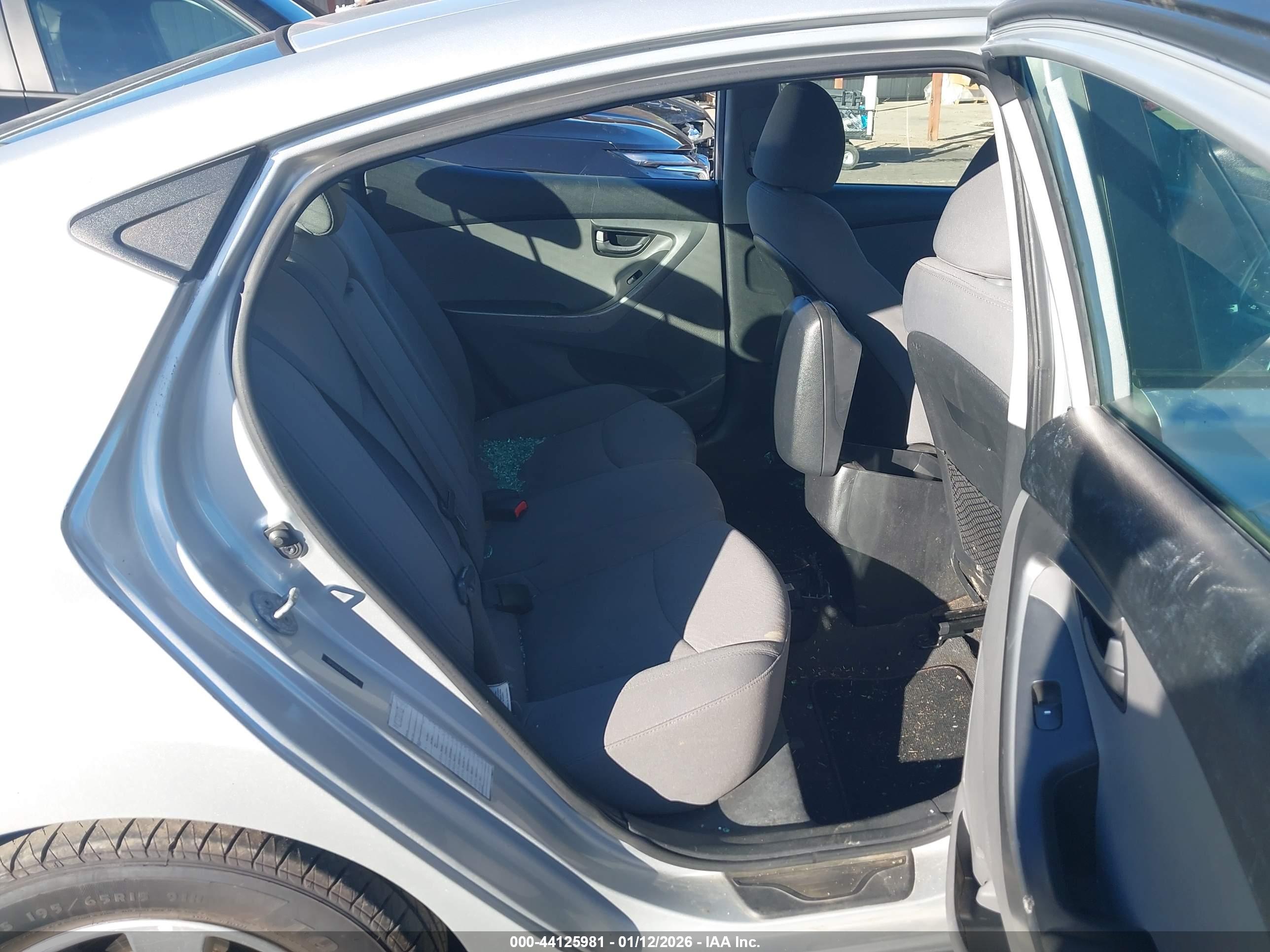 HYUNDAI ELANTRA image 8