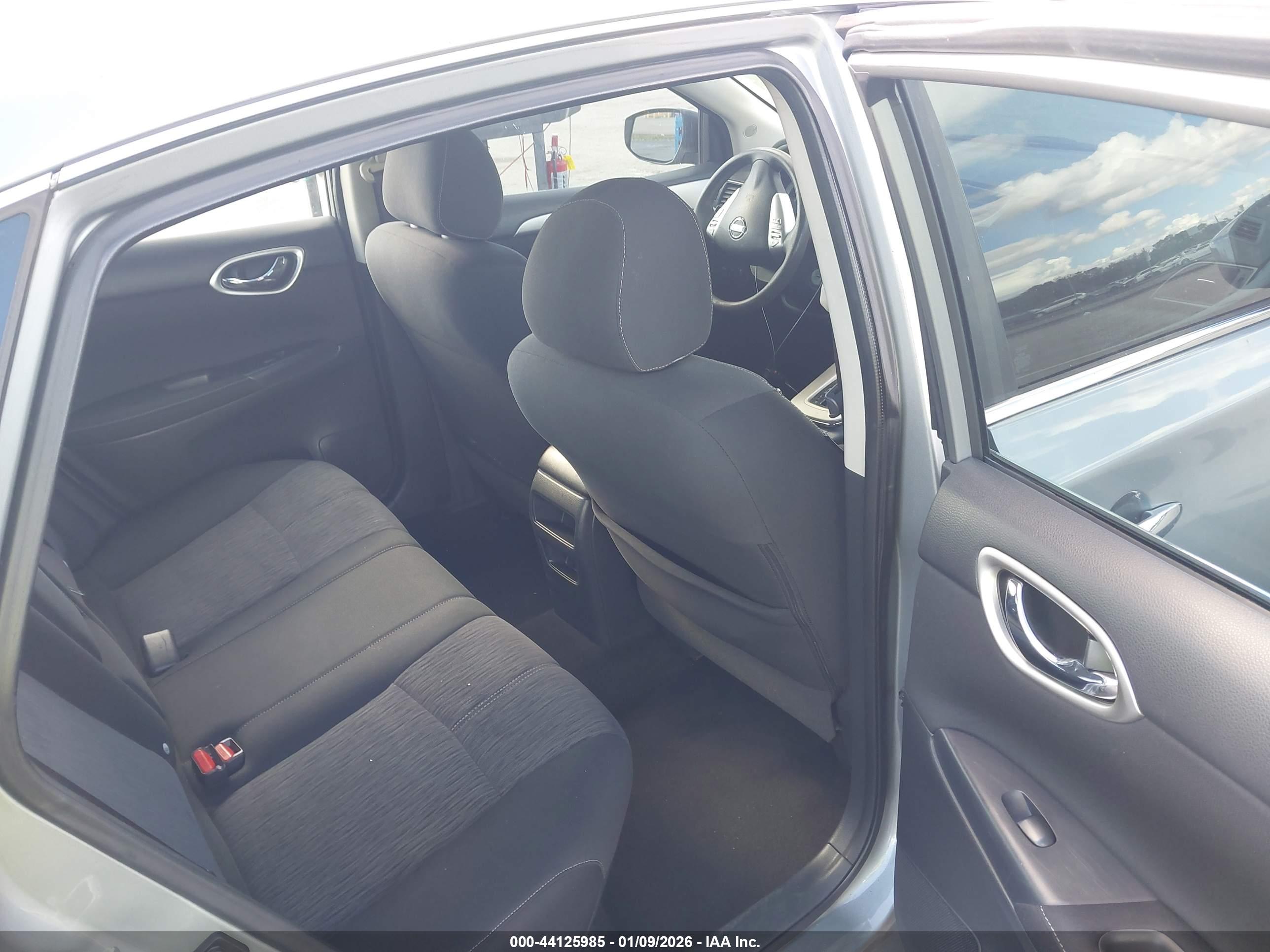 NISSAN SENTRA image 8