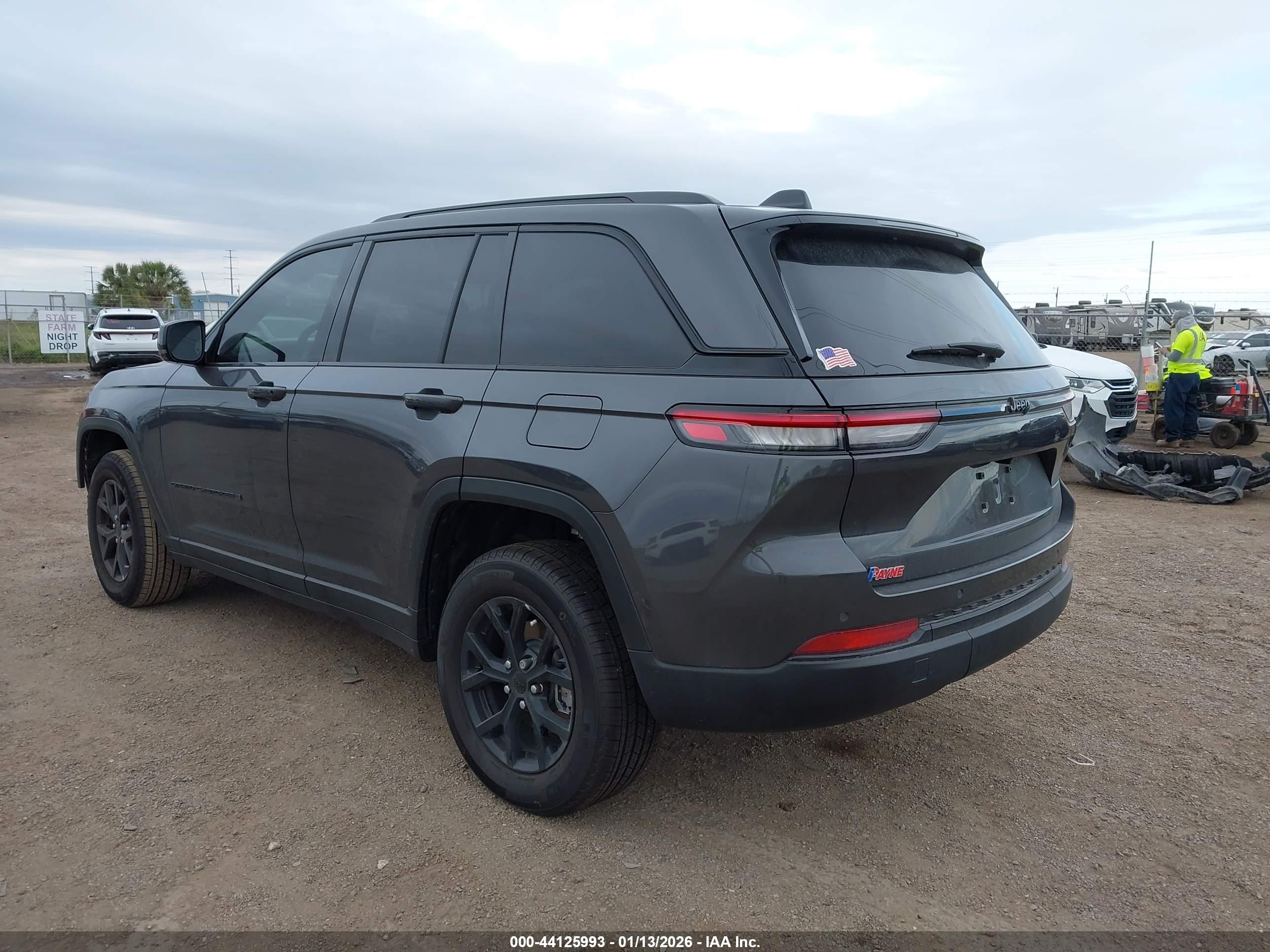 JEEP GRAND image 3