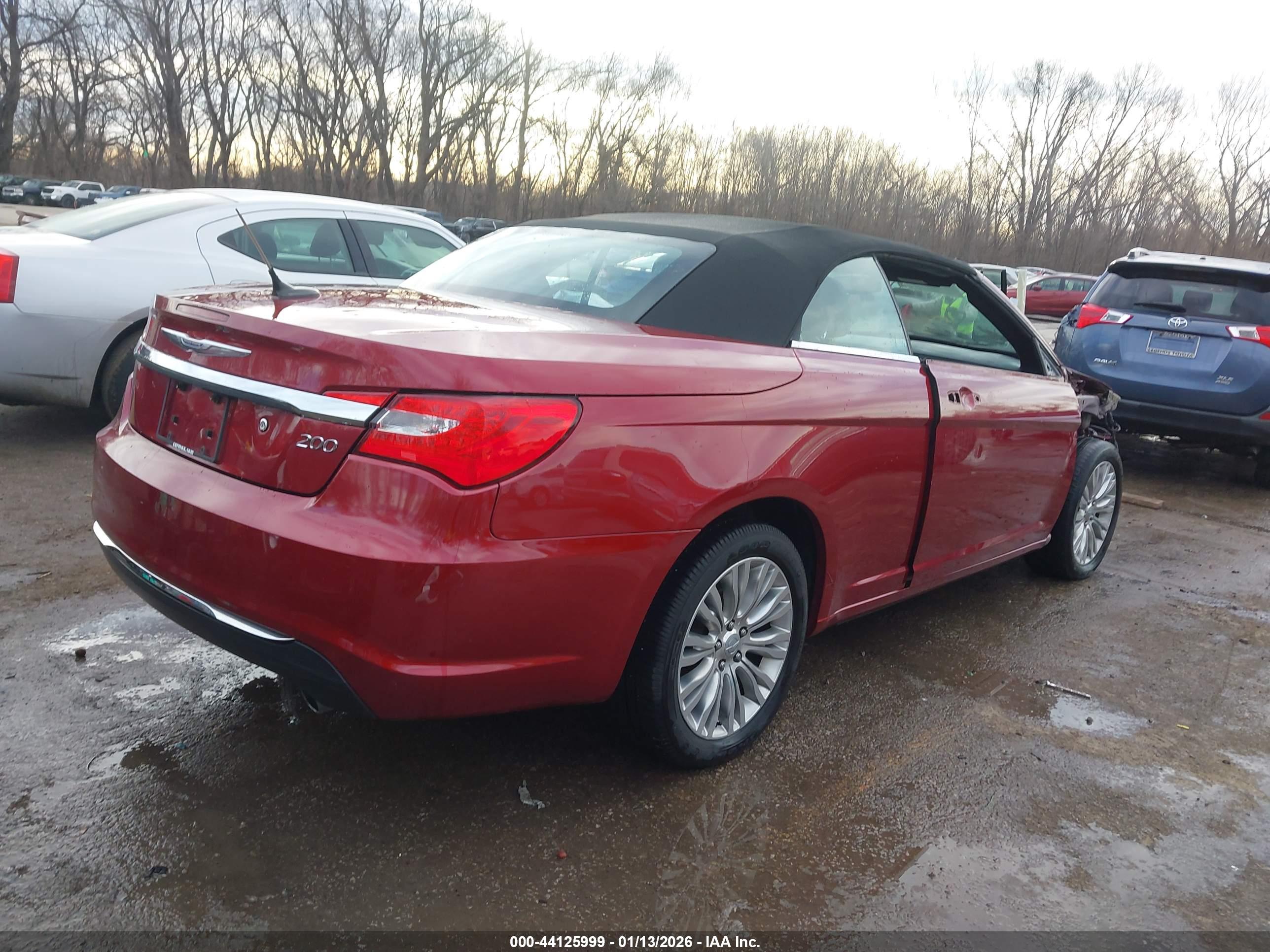 CHRYSLER 200 image 4