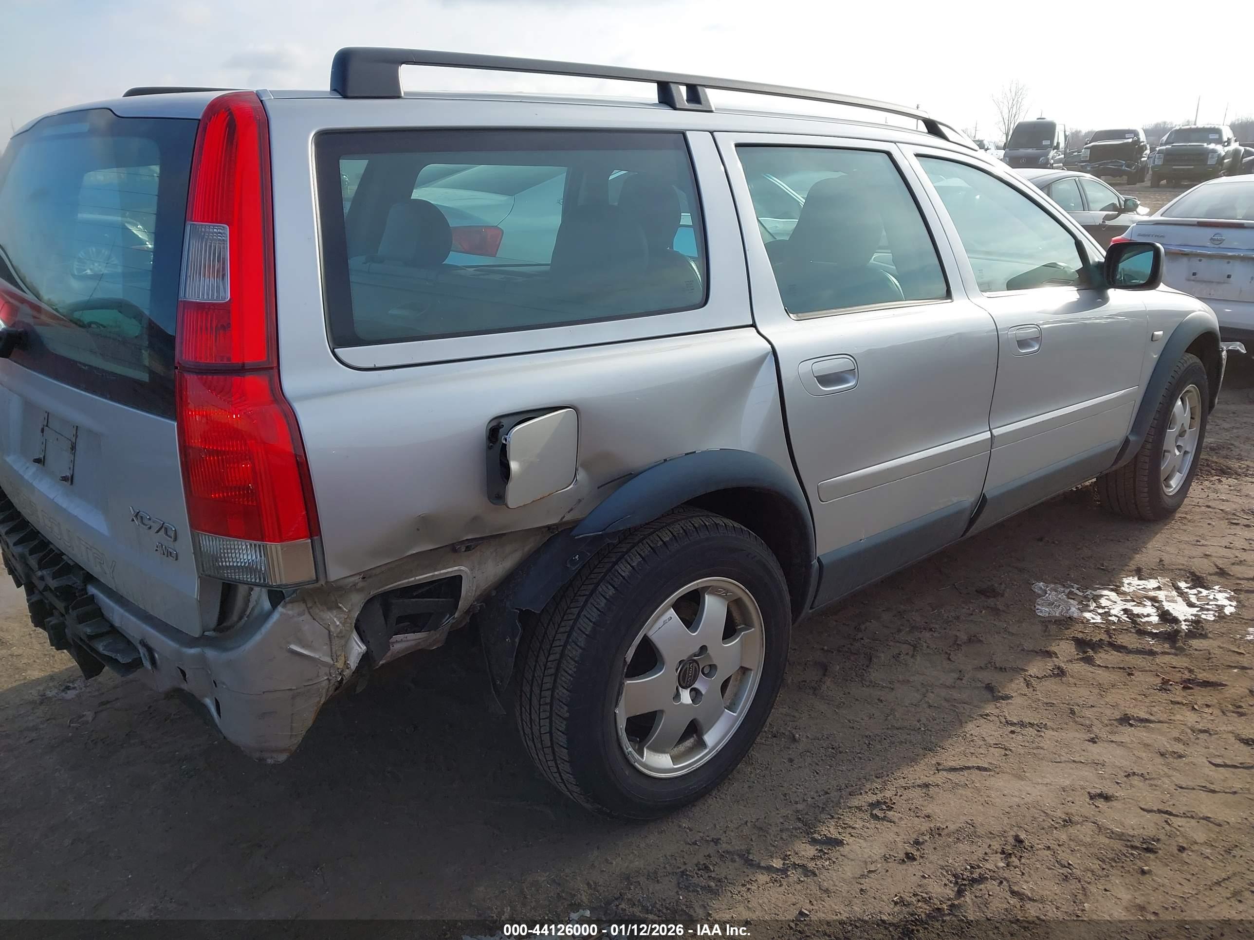 VOLVO XC70 image 4