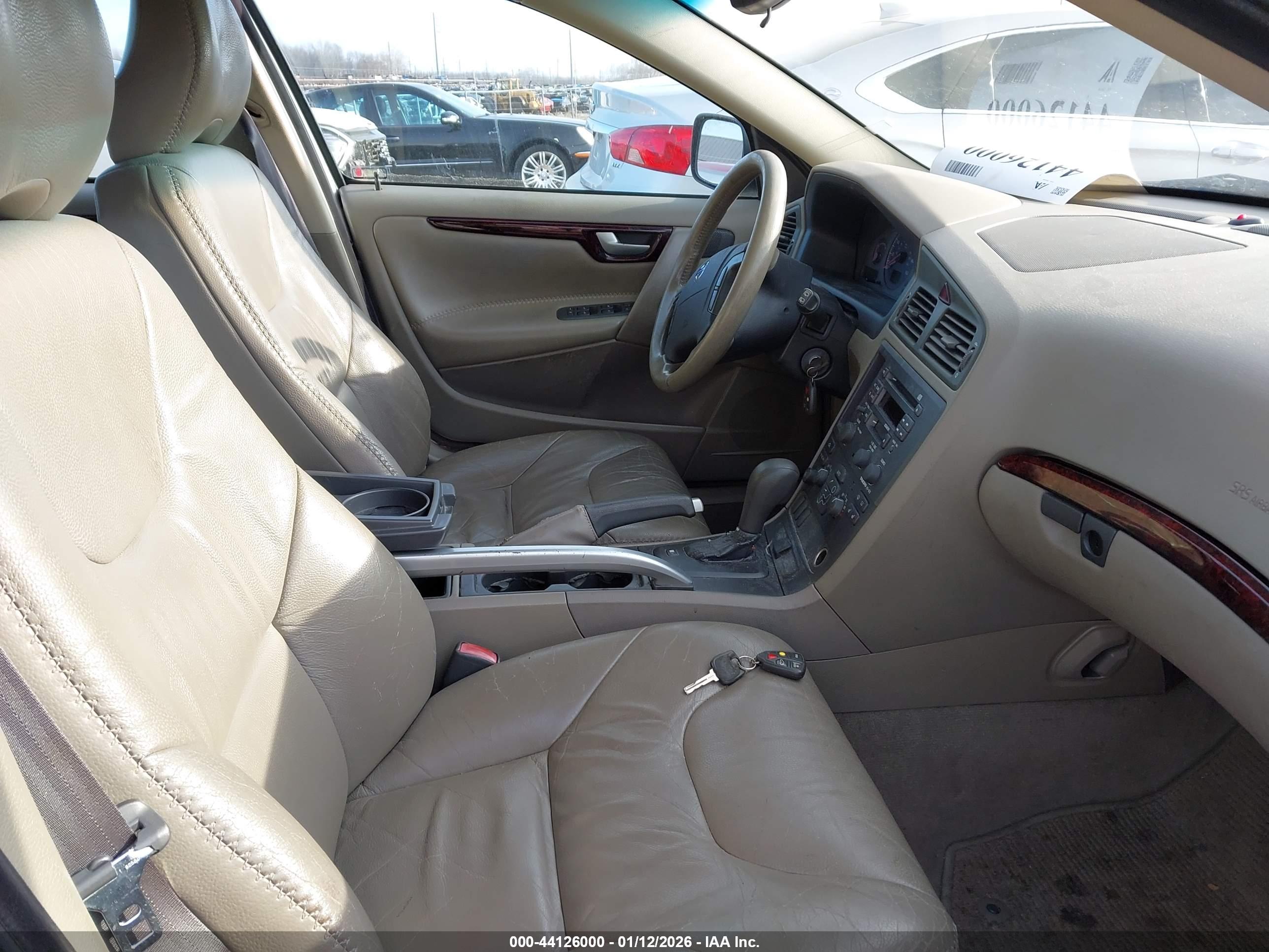 VOLVO XC70 image 5