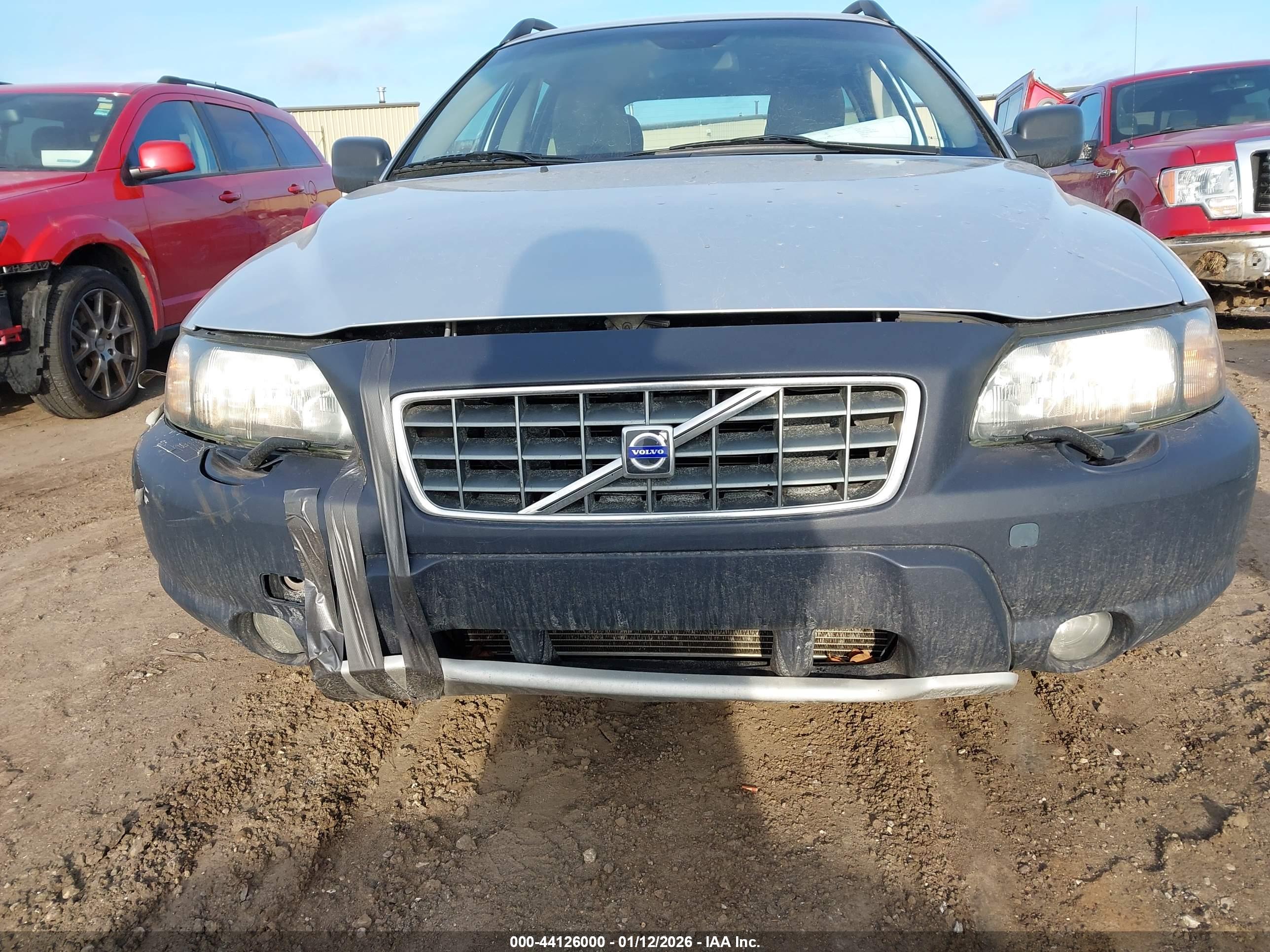 VOLVO XC70 image 6