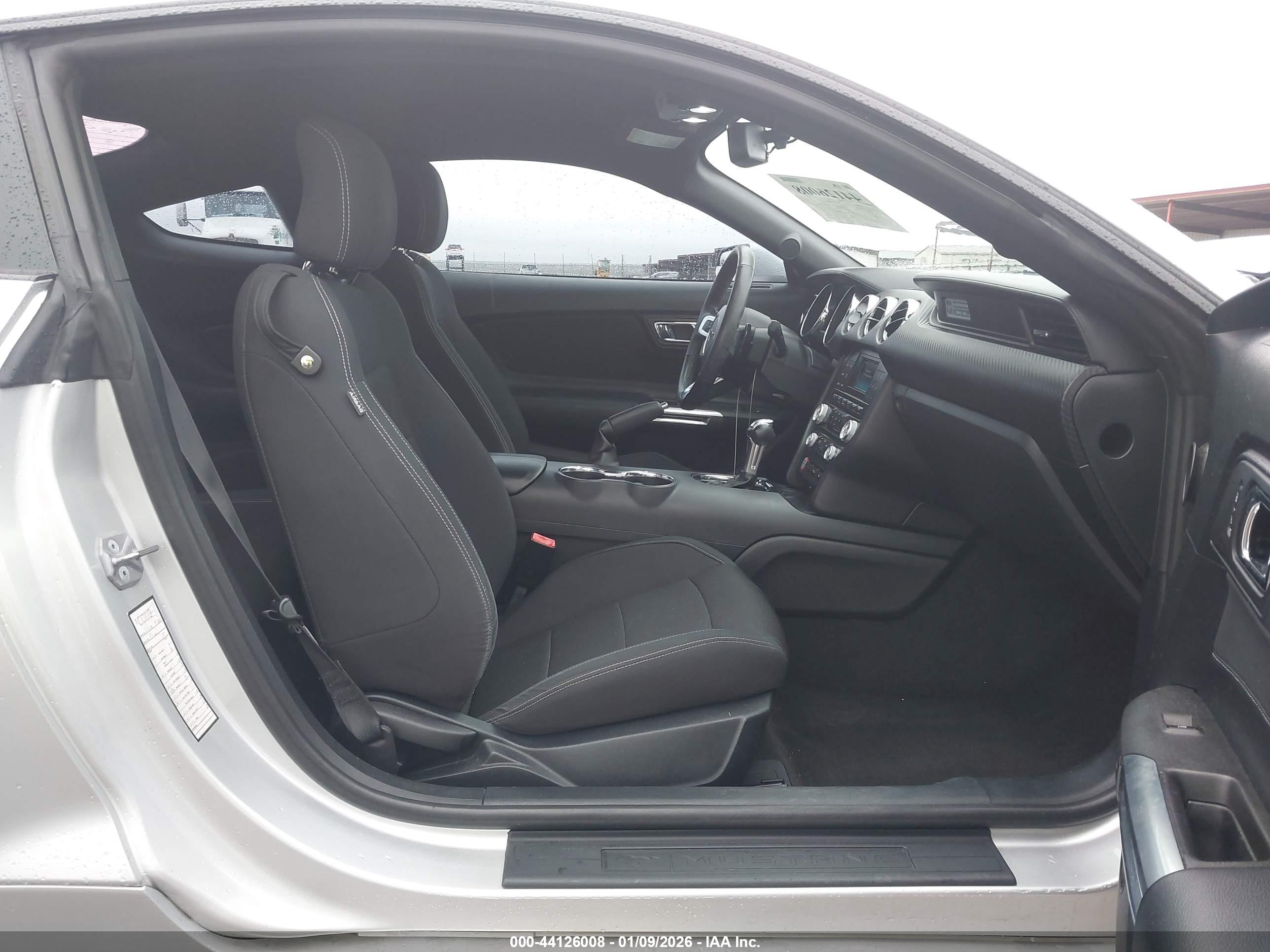 FORD MUSTANG image 5
