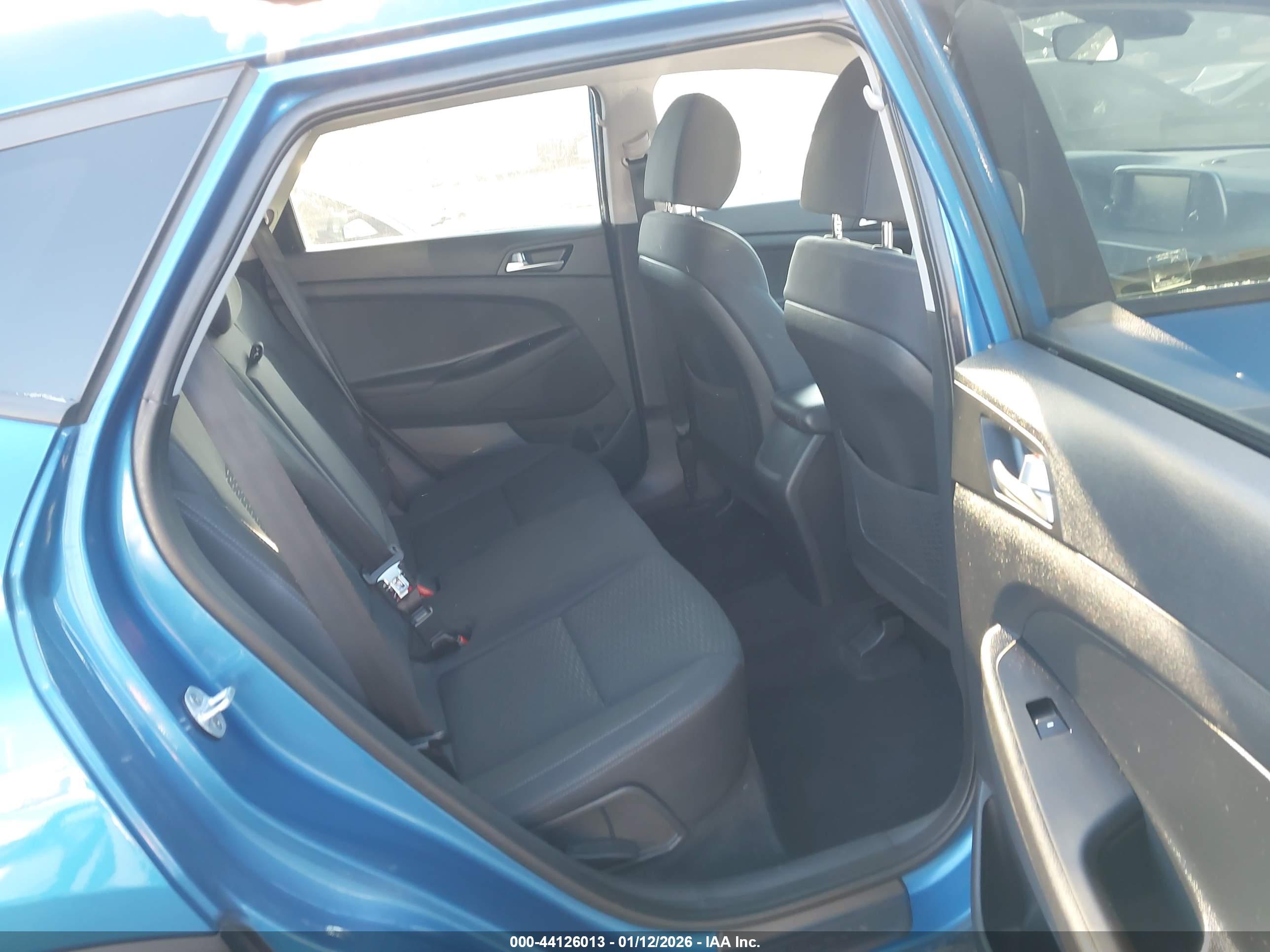 HYUNDAI TUCSON image 8