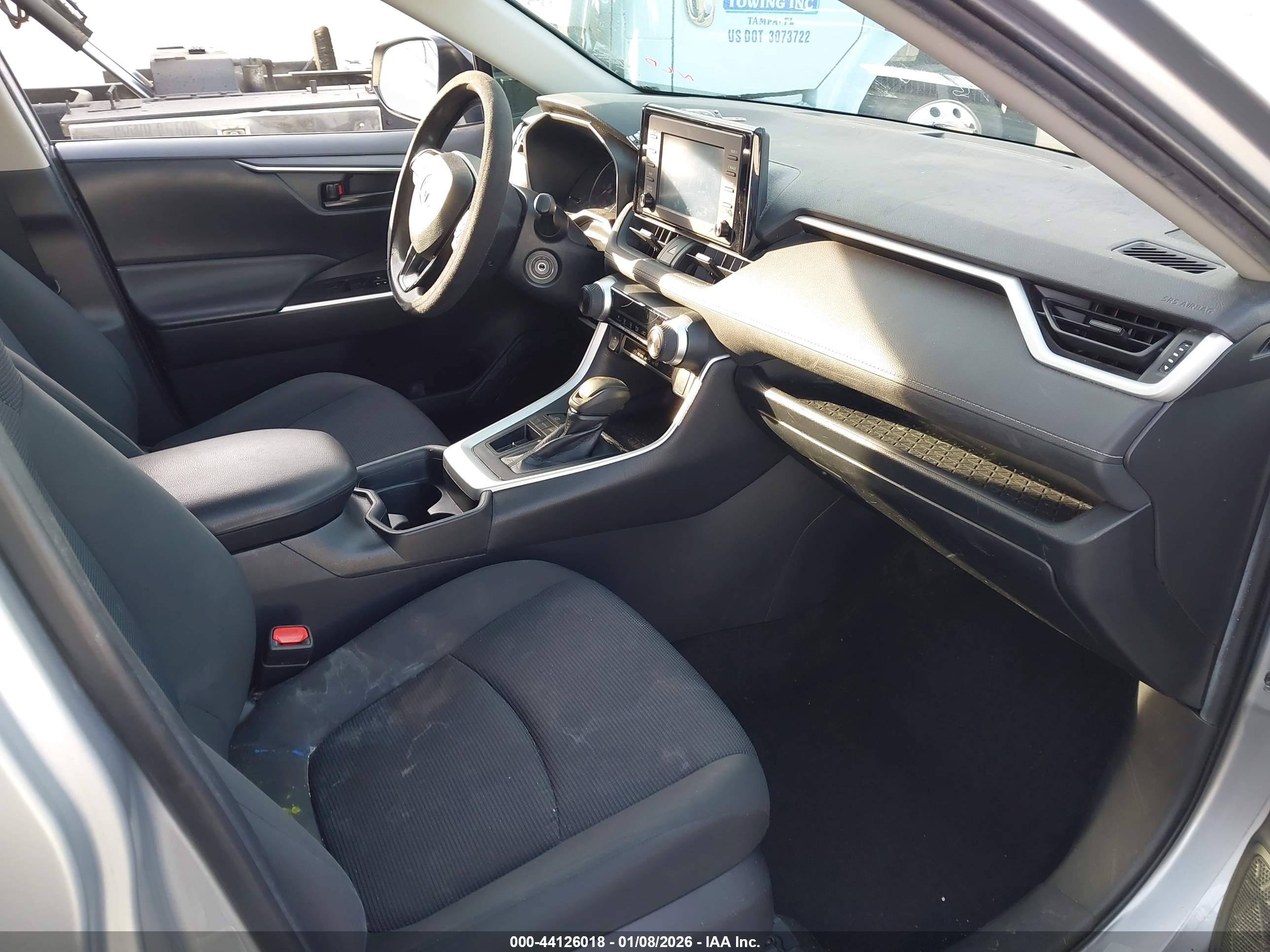 TOYOTA RAV4 image 5