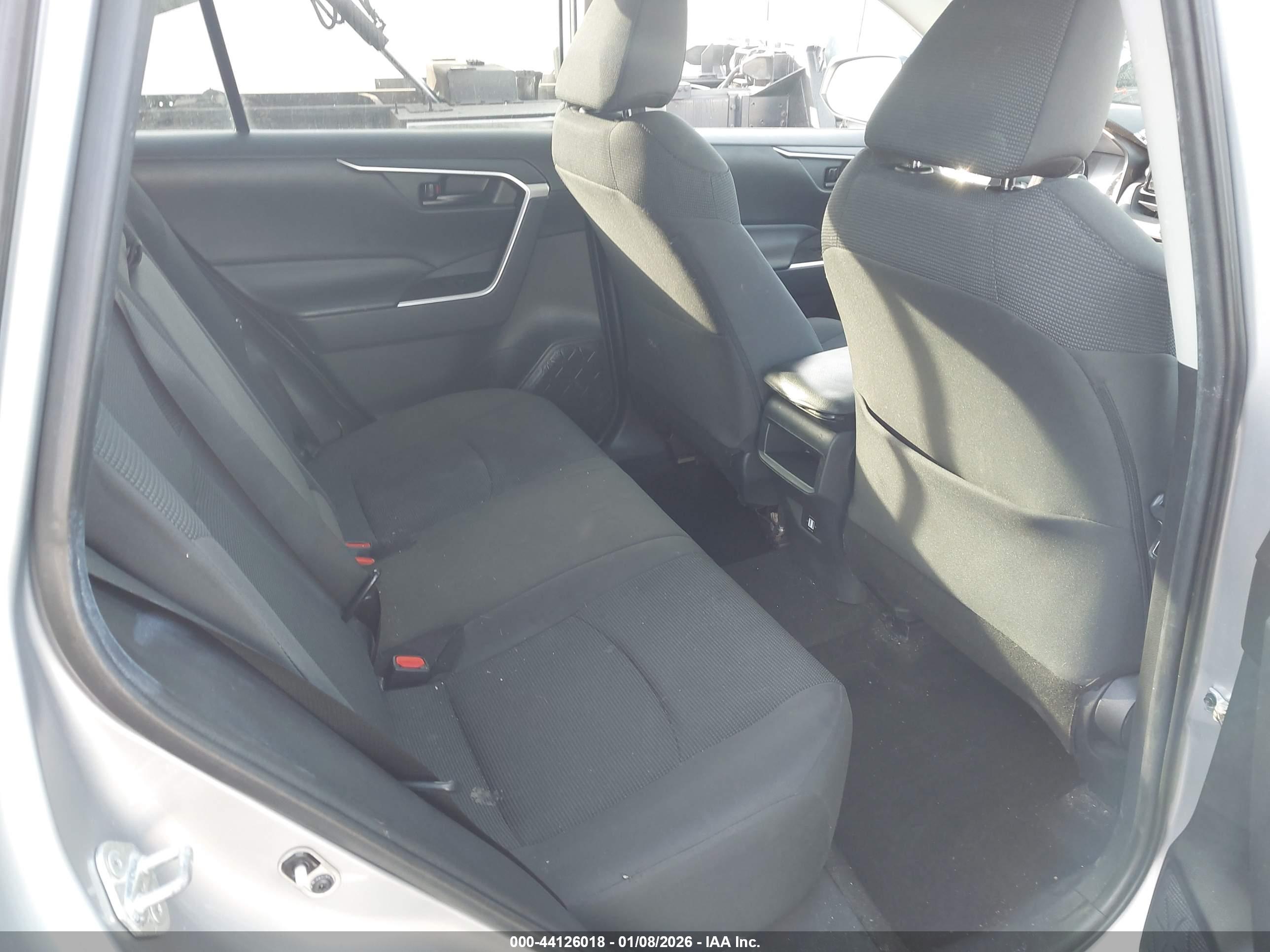 TOYOTA RAV4 image 8