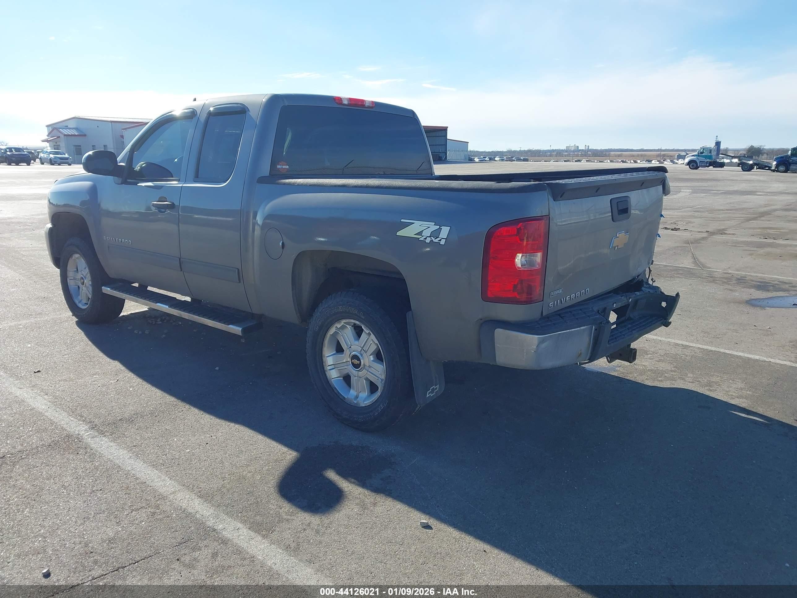 CHEVROLET SILVERADO image 3