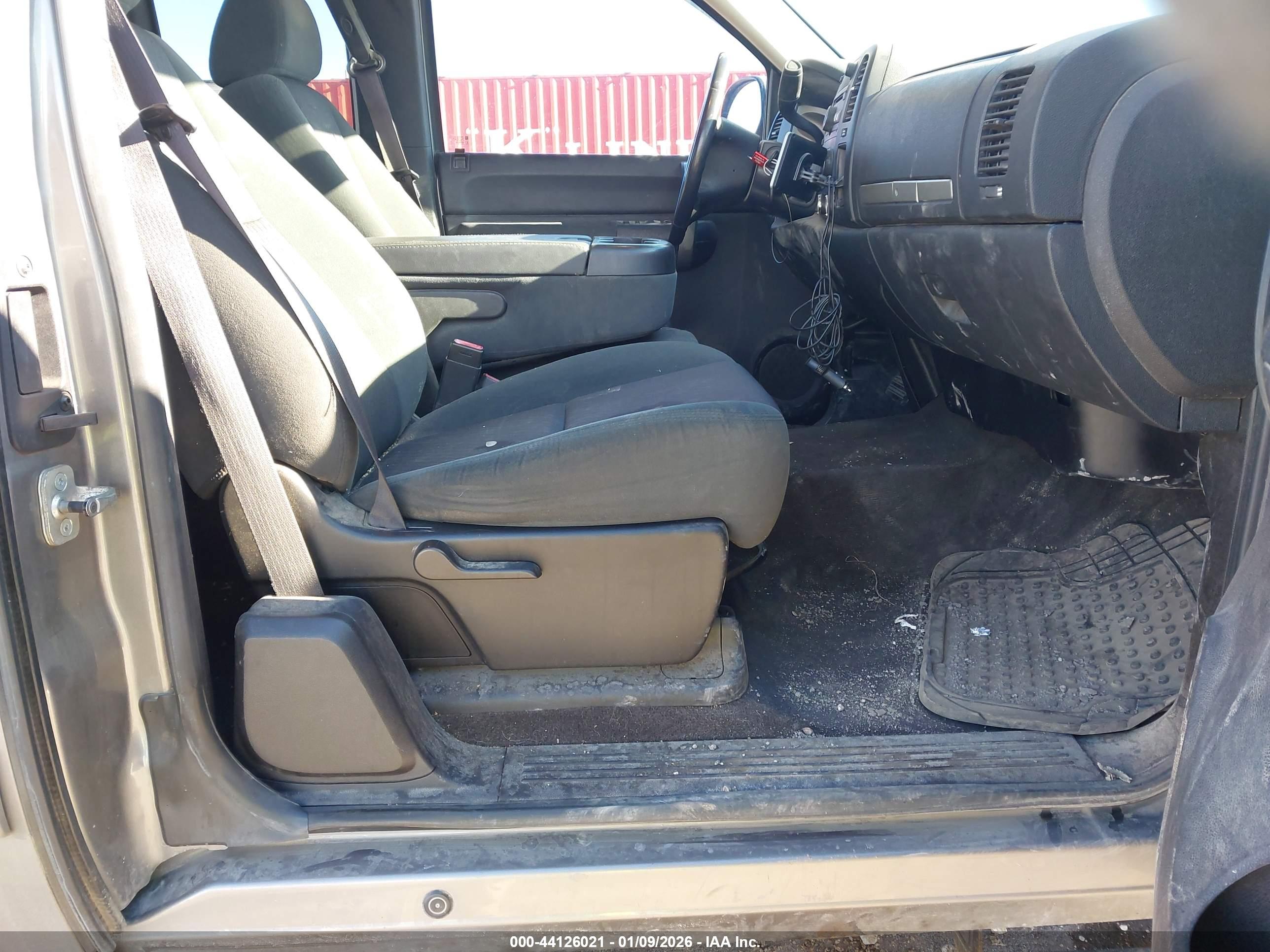 CHEVROLET SILVERADO image 5