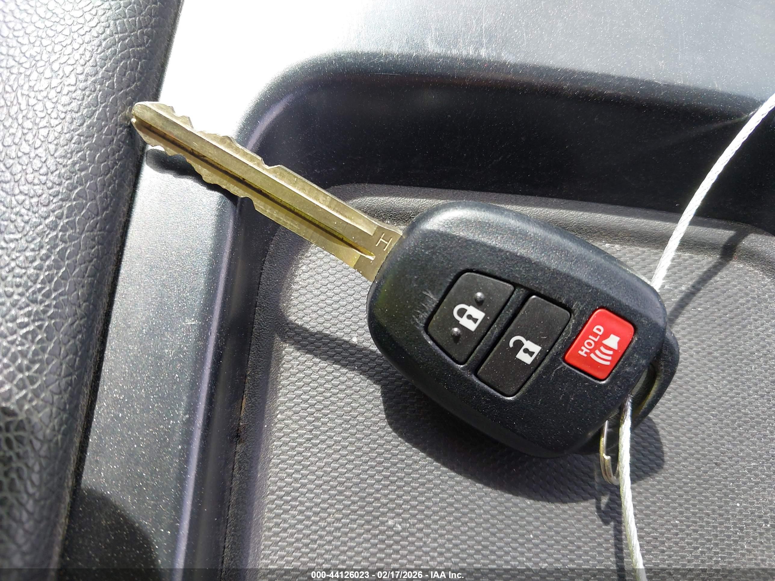 TOYOTA RAV4 image 11