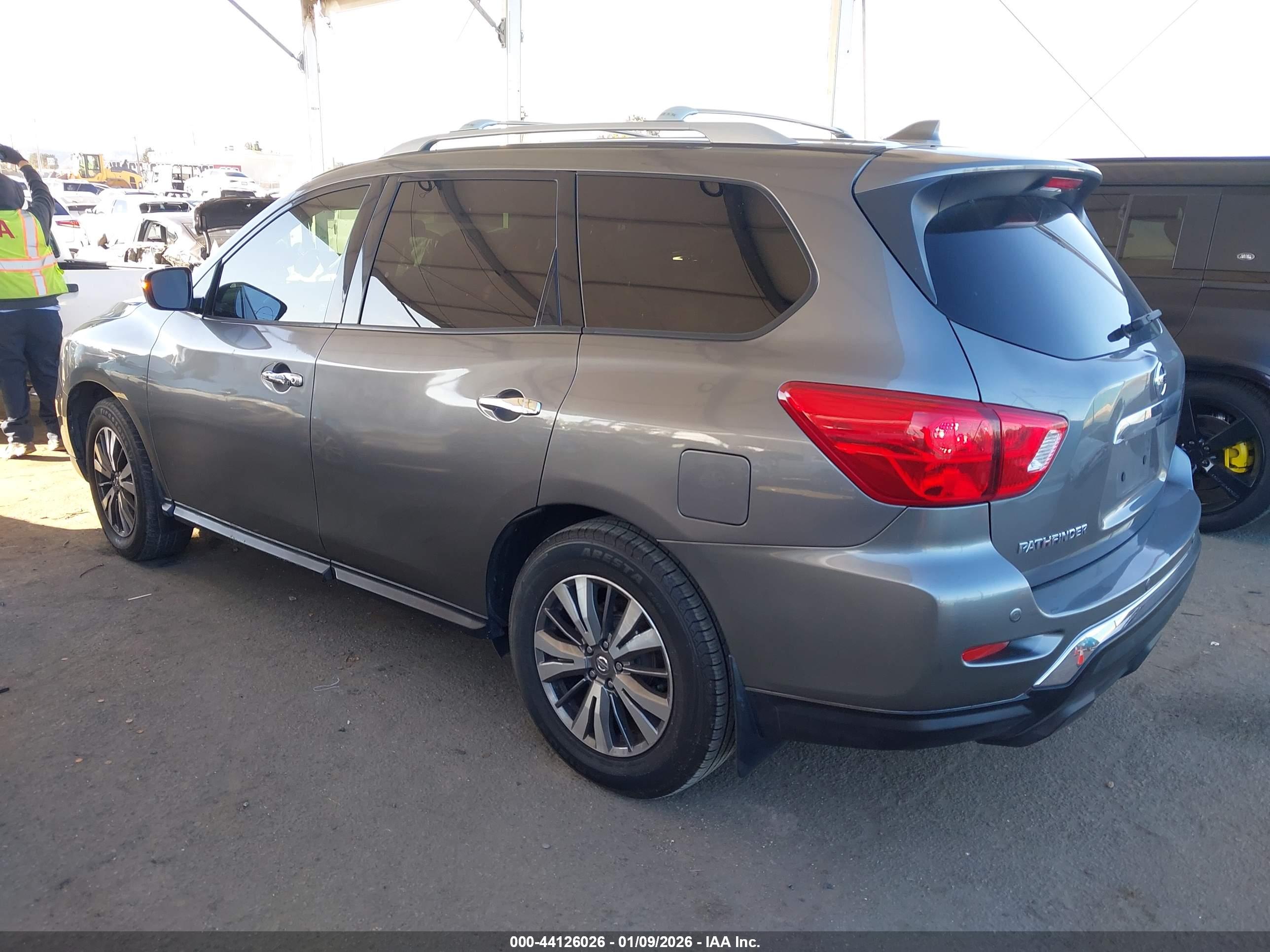 NISSAN PATHFINDER image 3