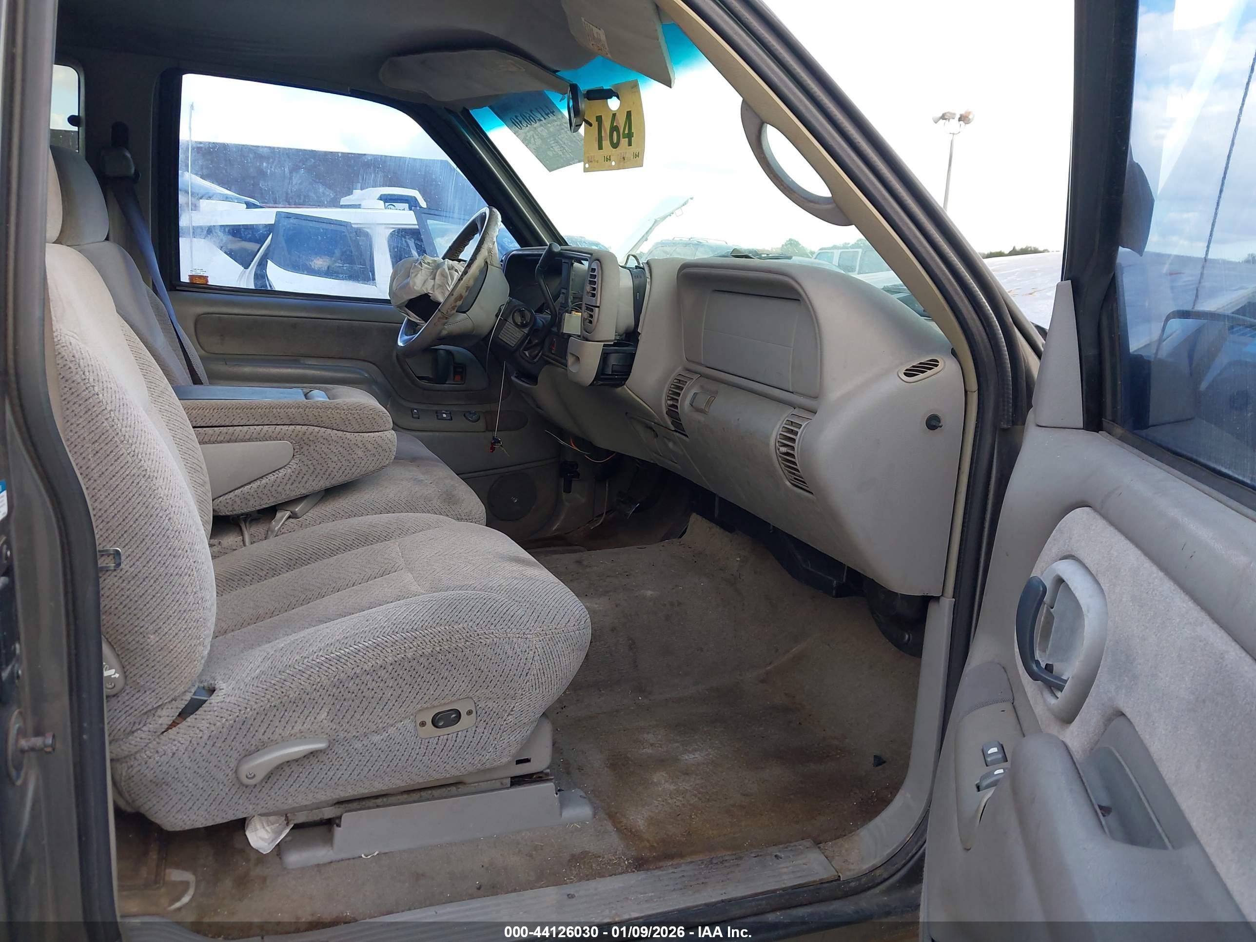 CHEVROLET C1500 image 5