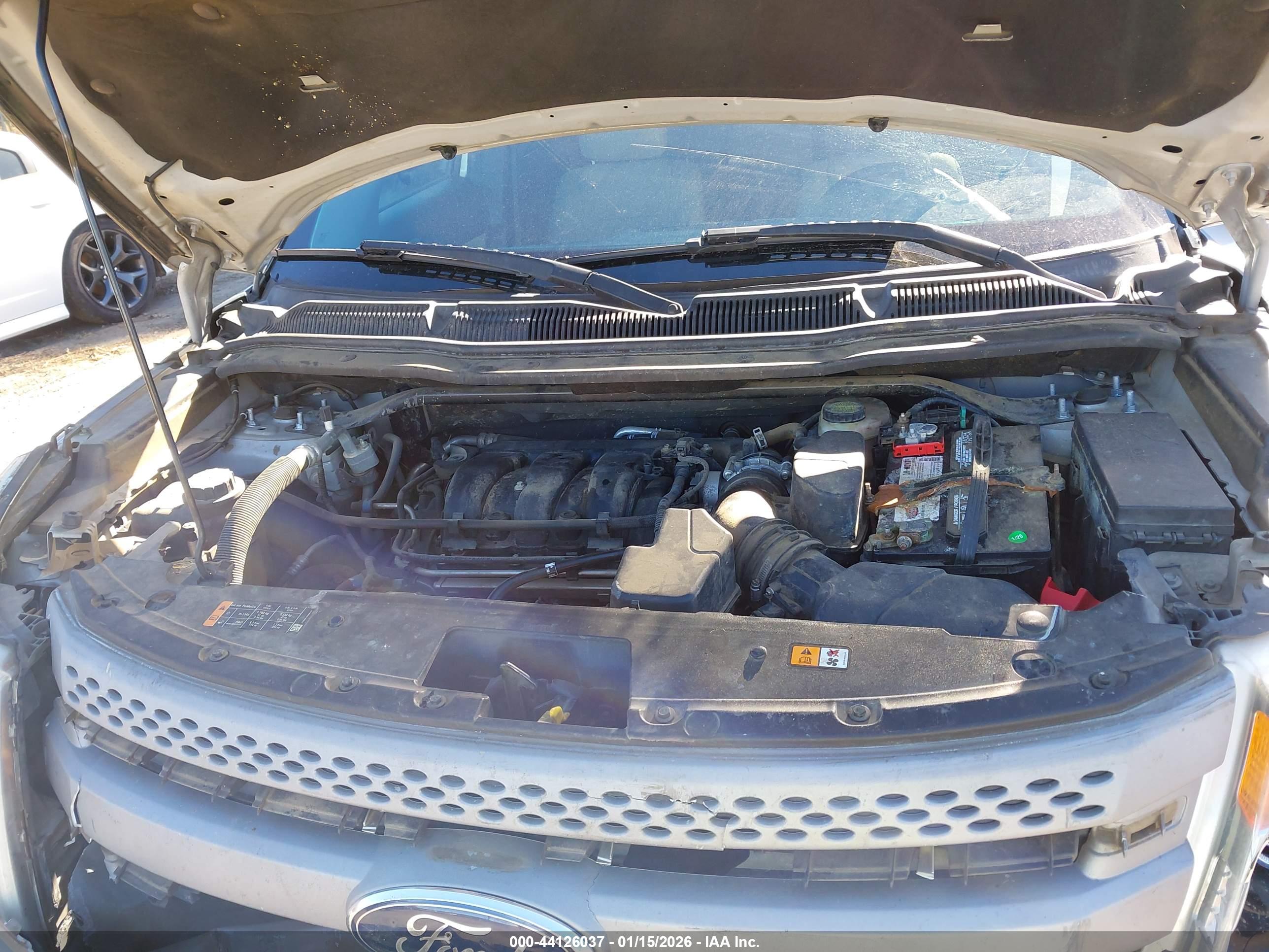 FORD EXPLORER image 10