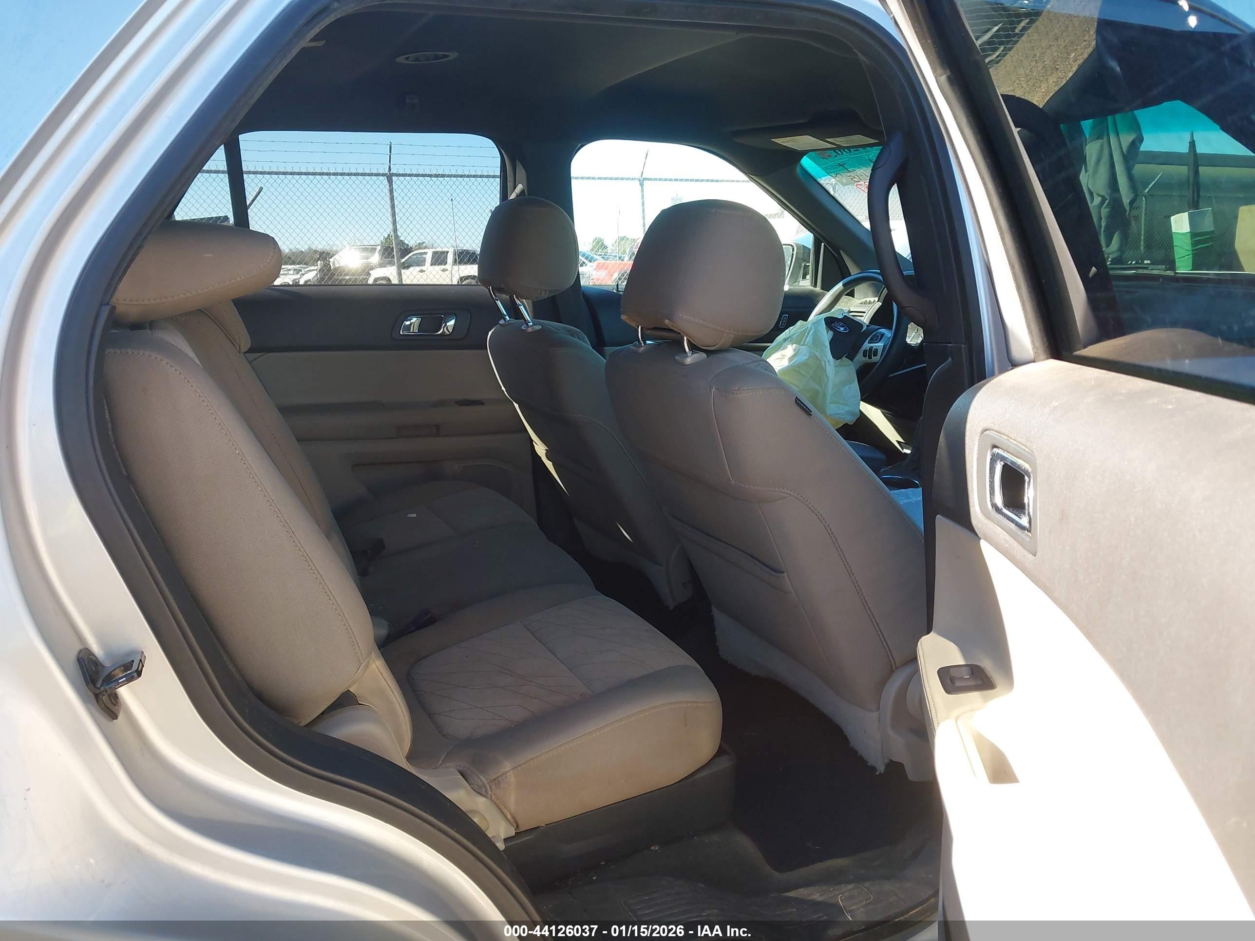 FORD EXPLORER image 8