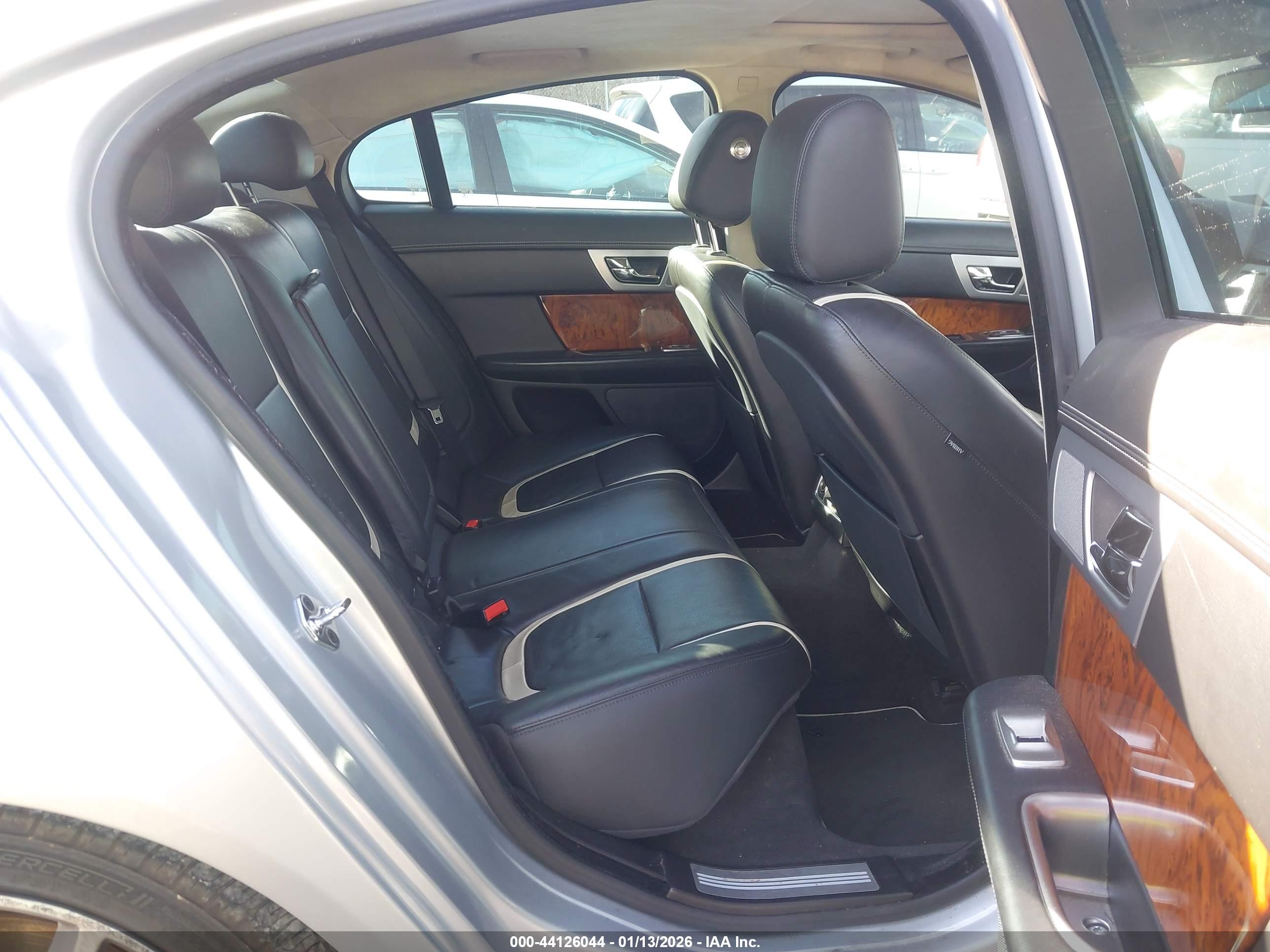 JAGUAR XF image 8