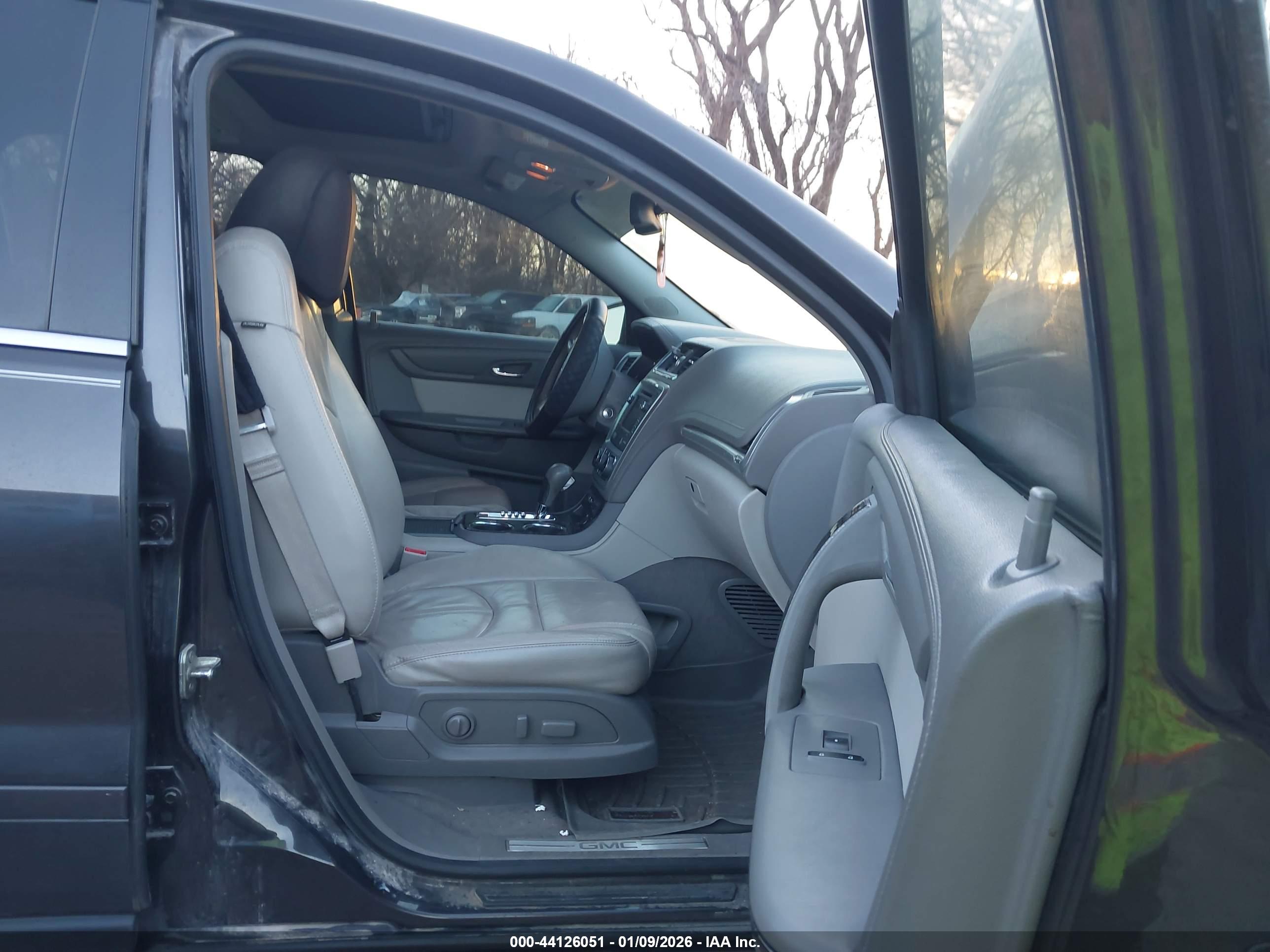 GMC ACADIA image 5