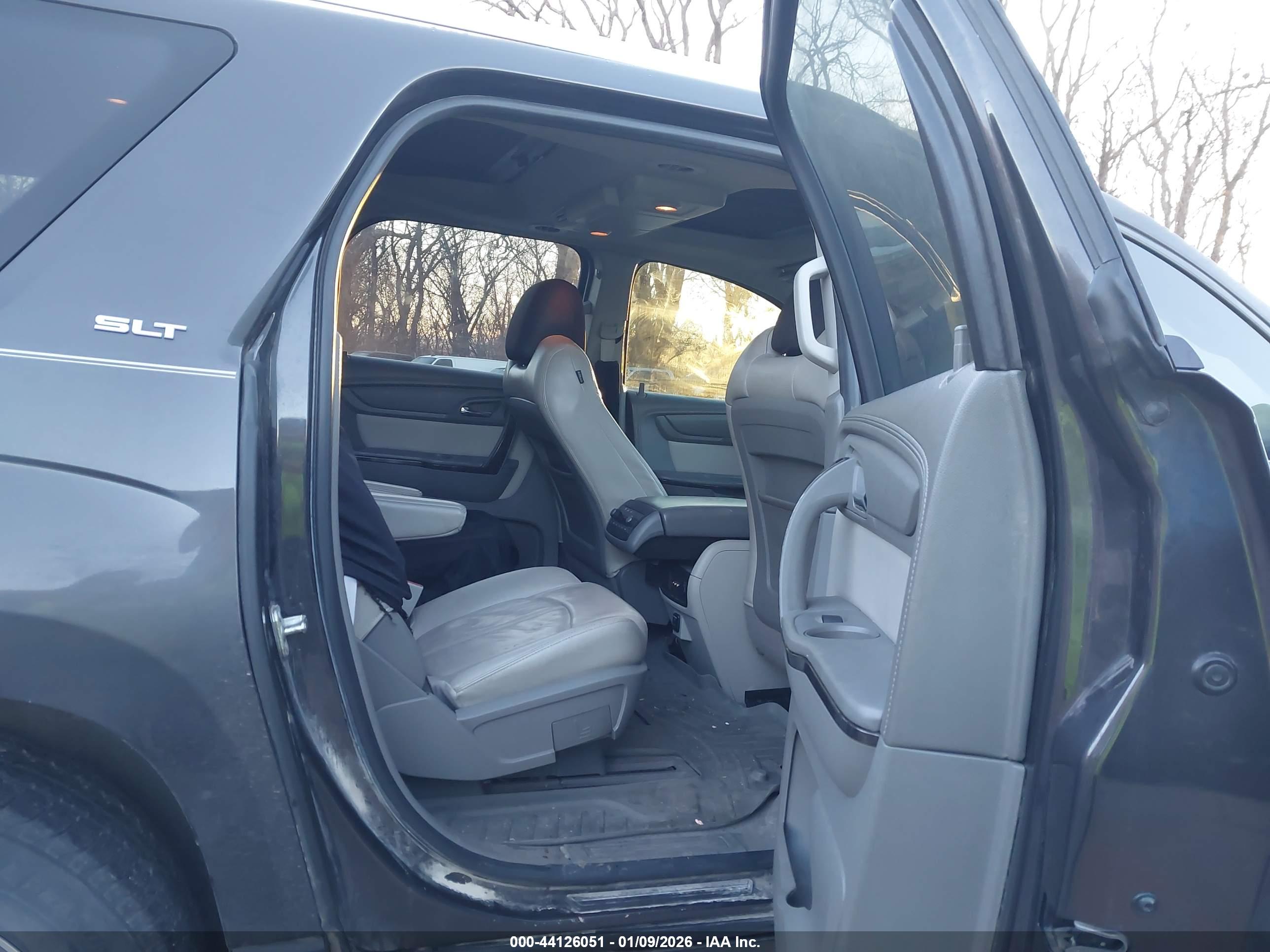 GMC ACADIA image 8