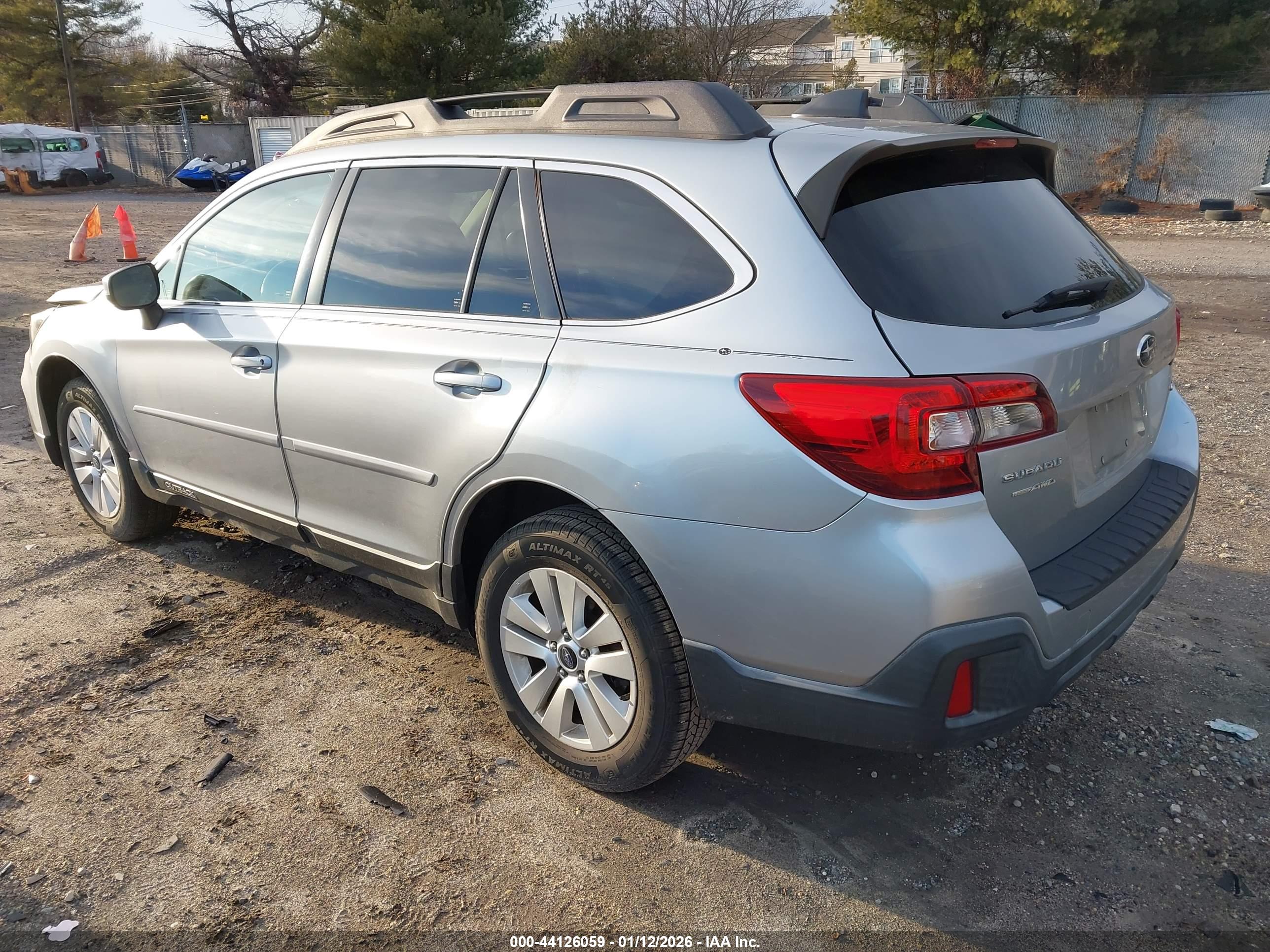 SUBARU OUTBACK image 3