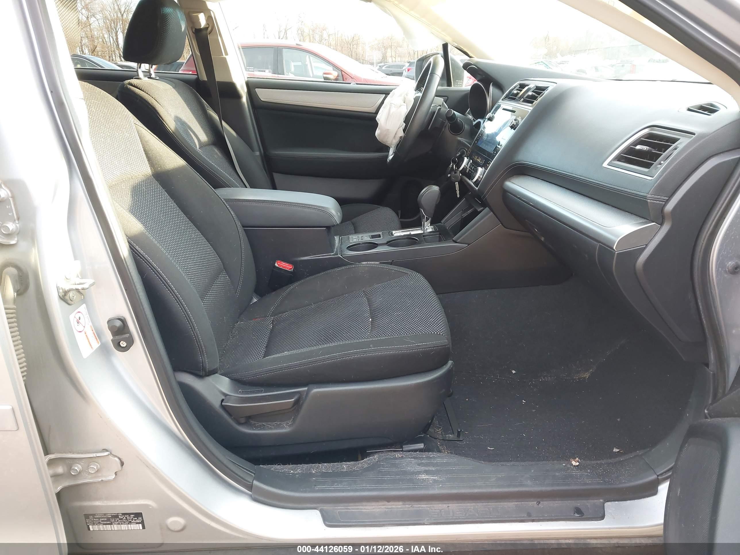 SUBARU OUTBACK image 5