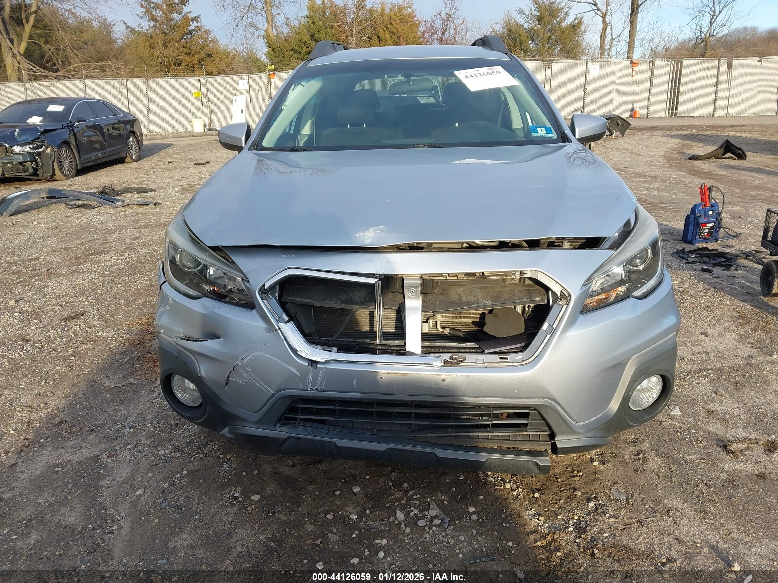 SUBARU OUTBACK image 6