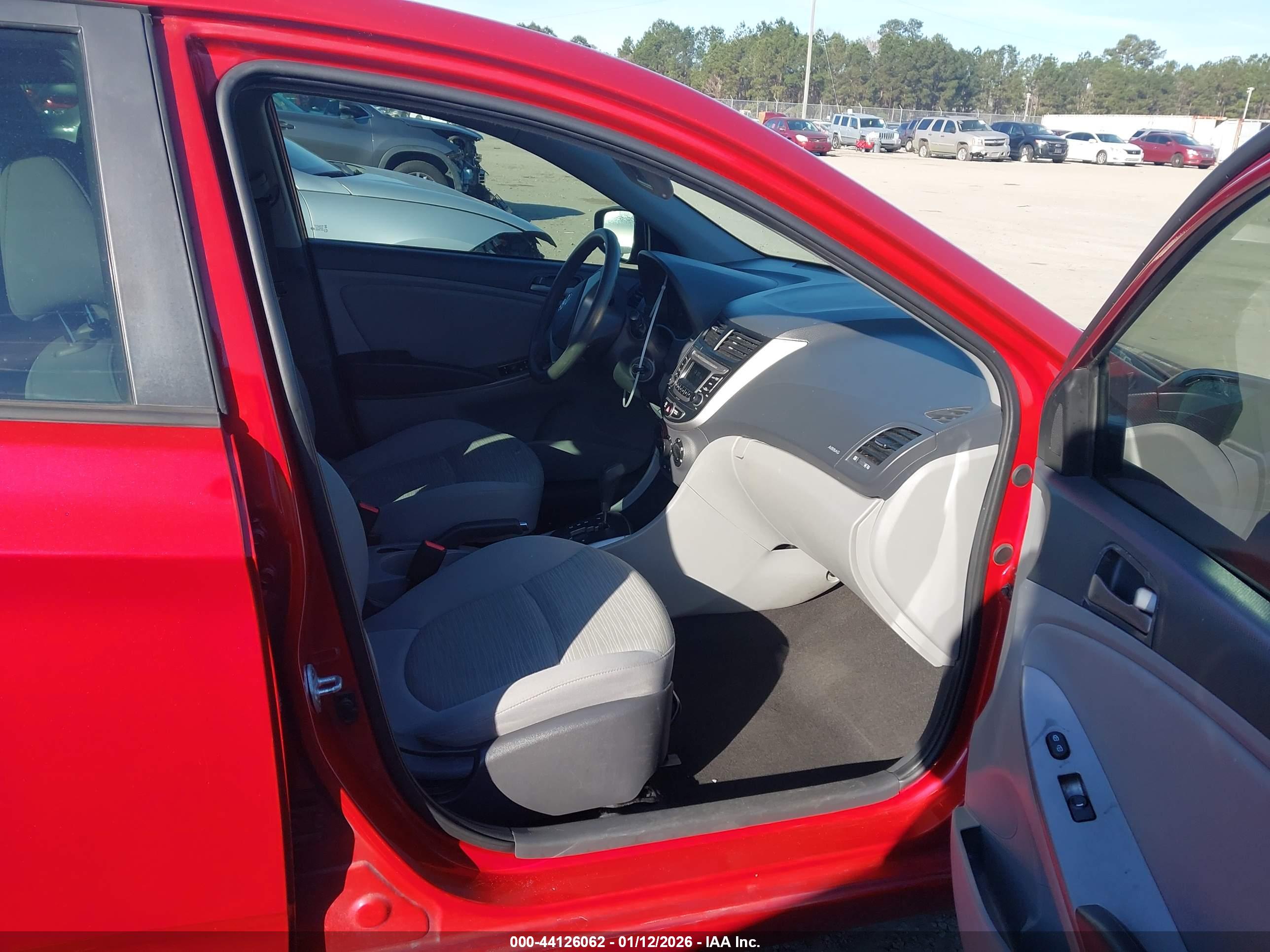 HYUNDAI ACCENT image 5