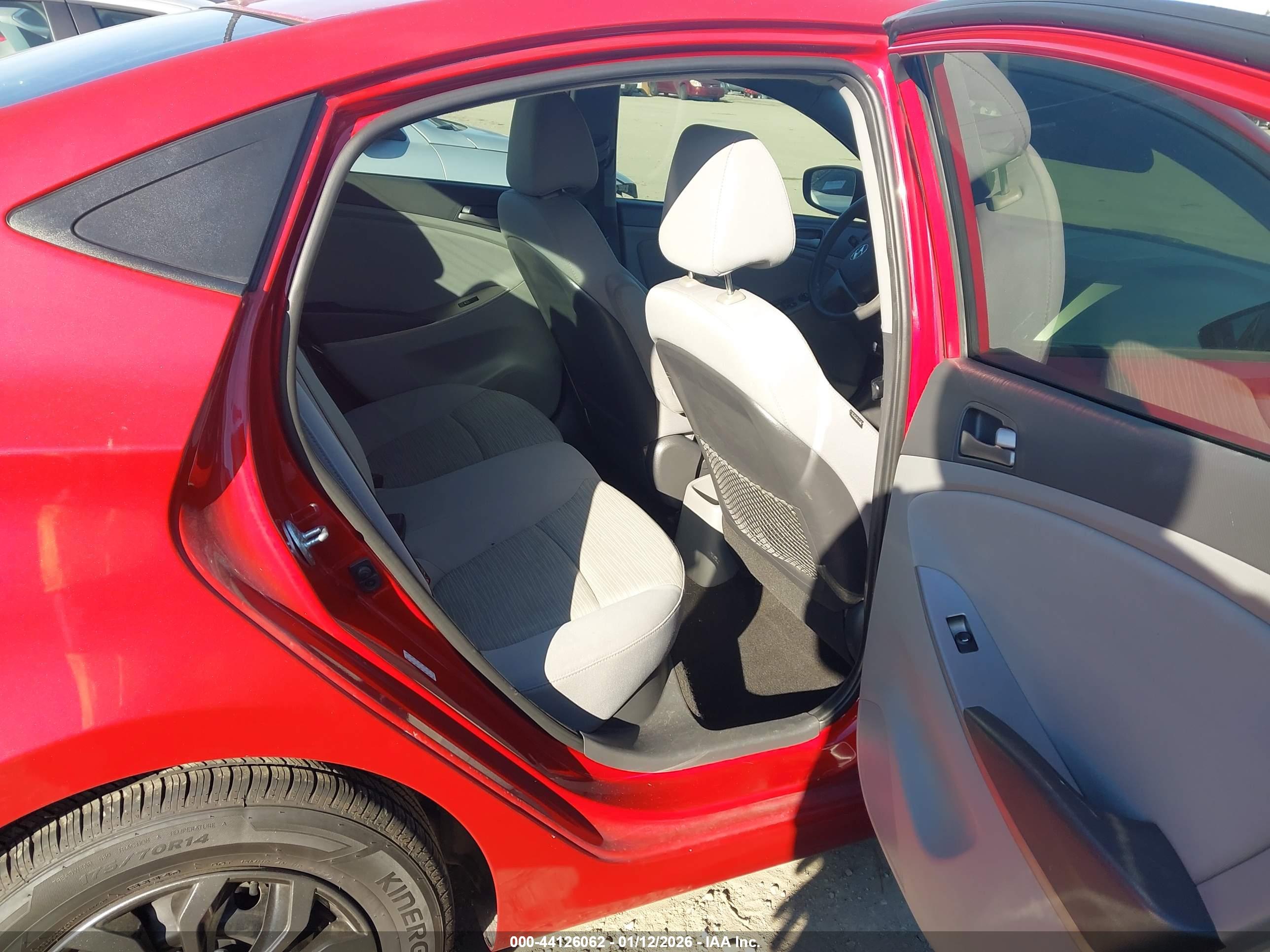 HYUNDAI ACCENT image 8