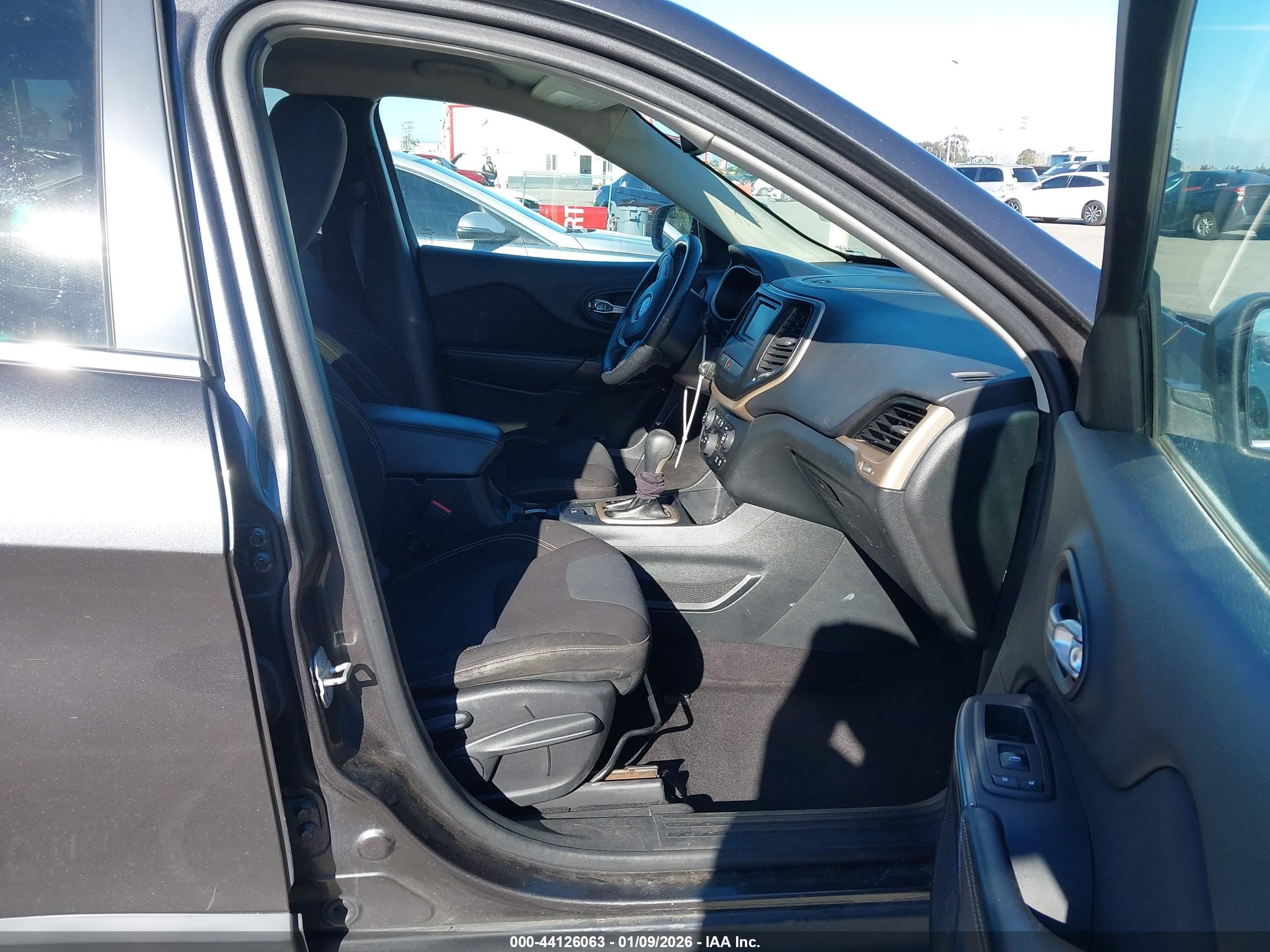 JEEP CHEROKEE image 5