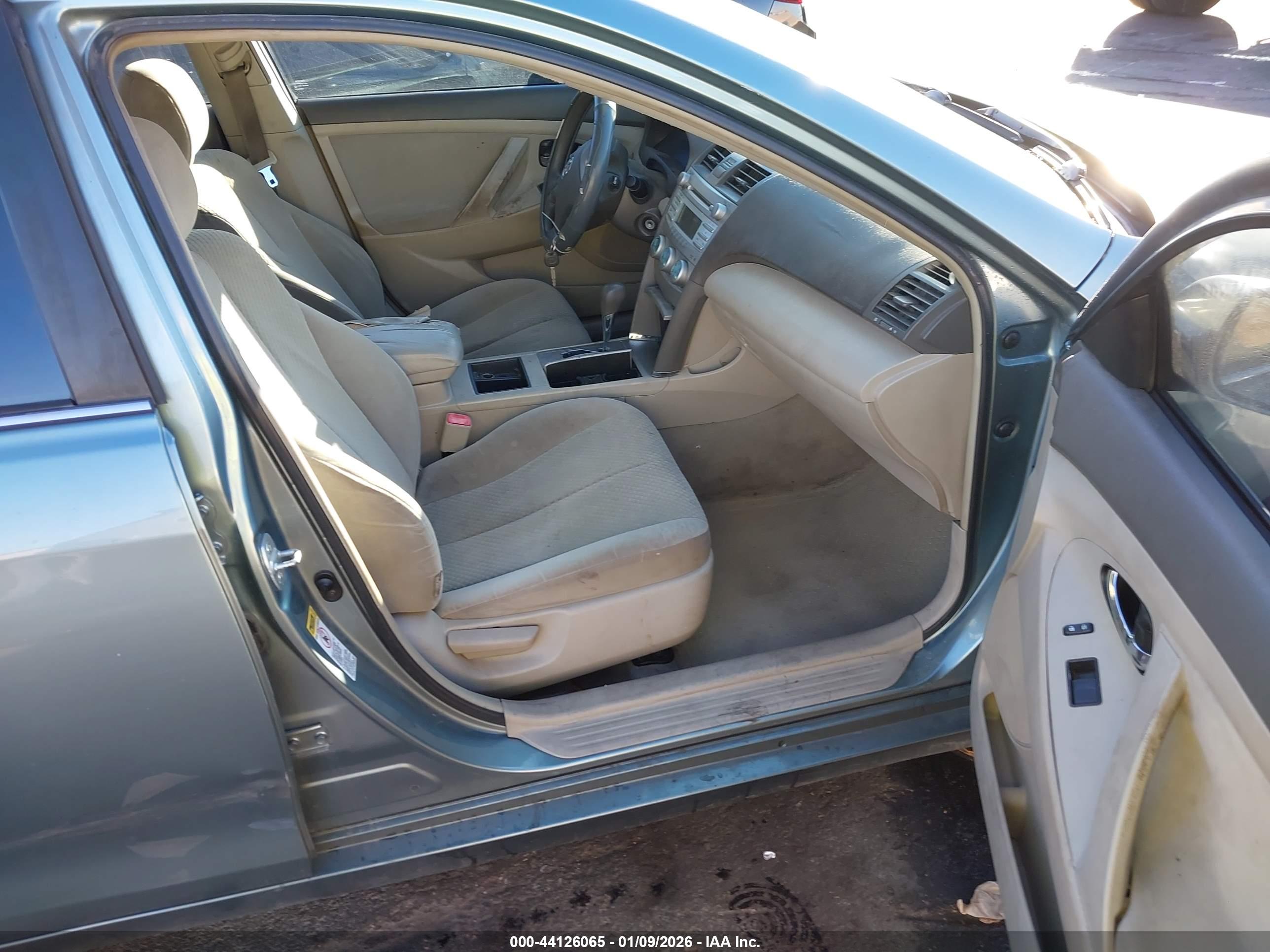 TOYOTA CAMRY image 5