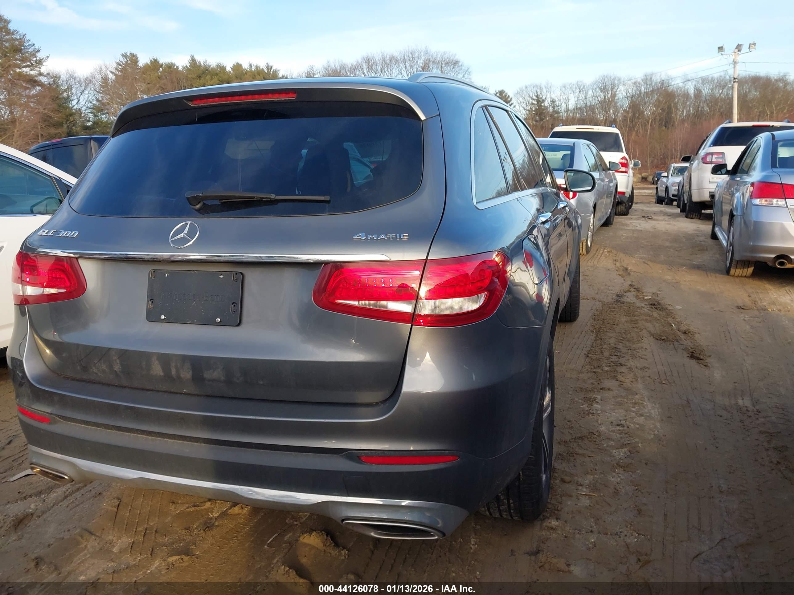 MERCEDES-BENZ GLC image 4