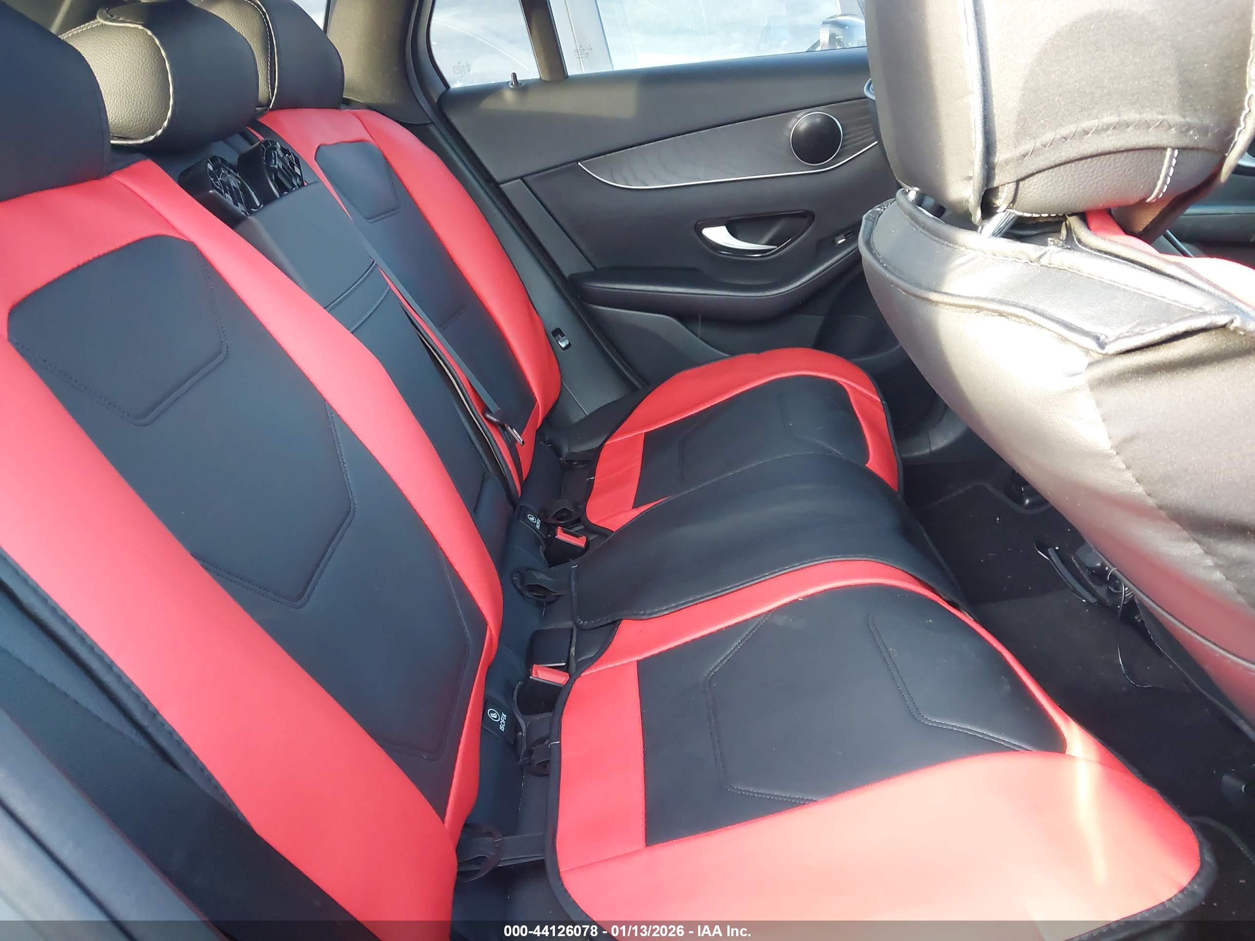 MERCEDES-BENZ GLC image 8