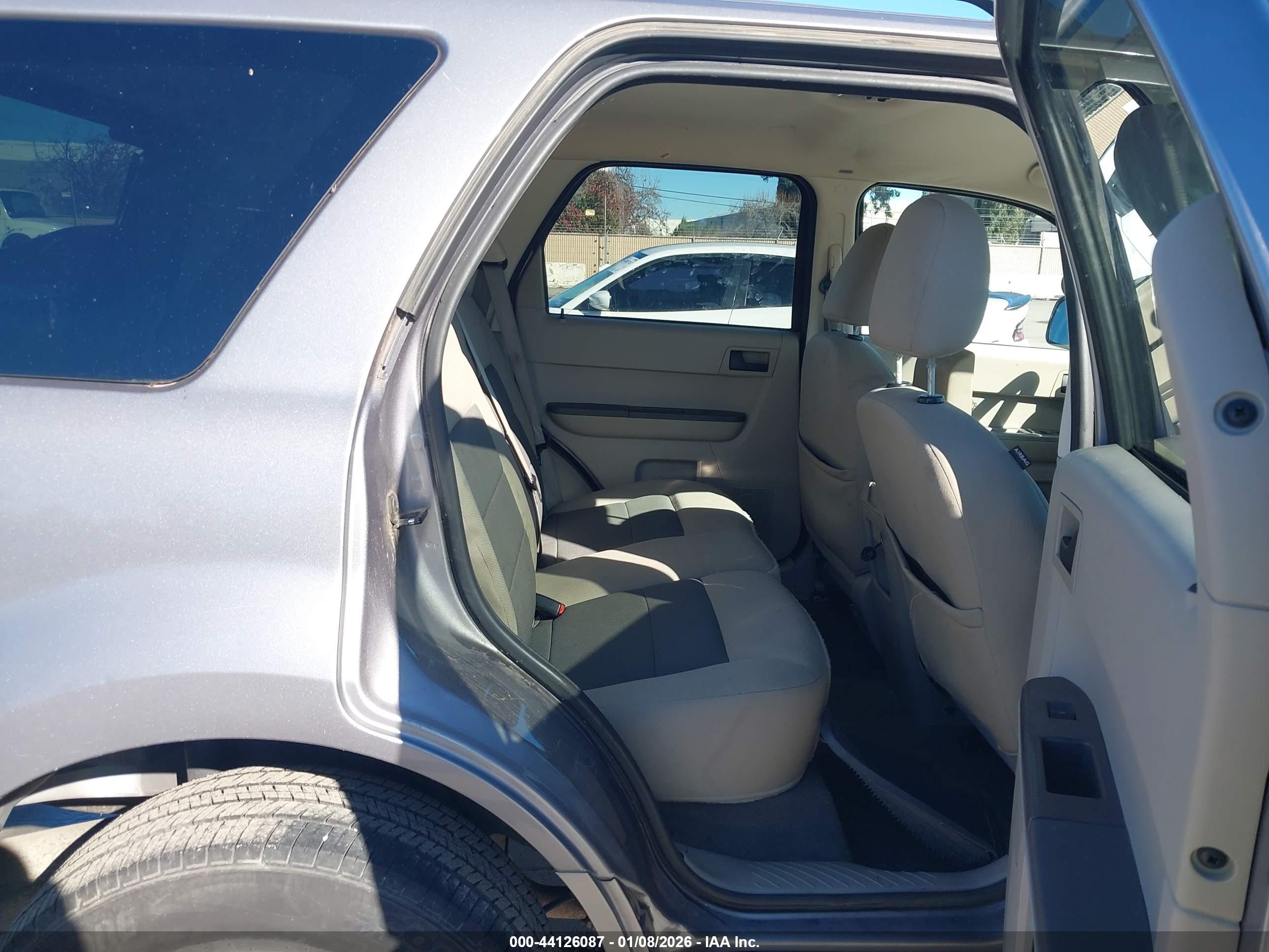 FORD ESCAPE image 8